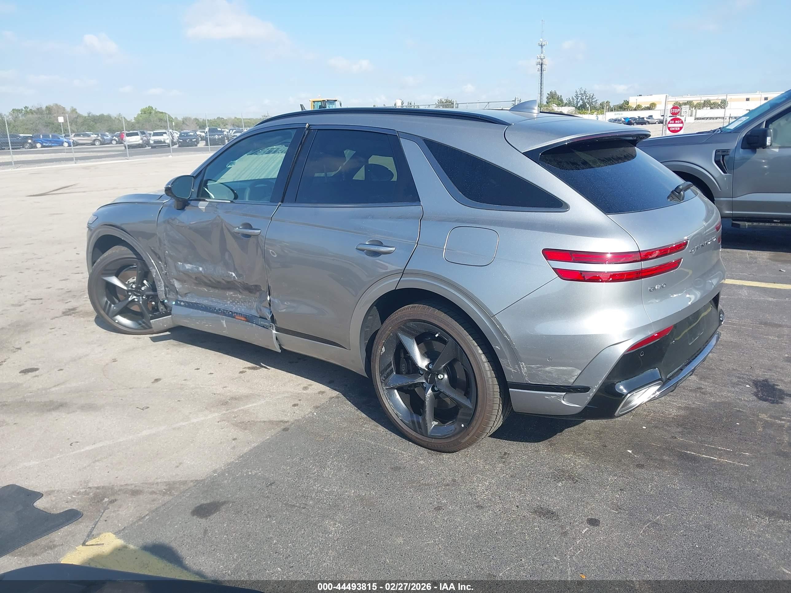 GENESIS GV70 image 3