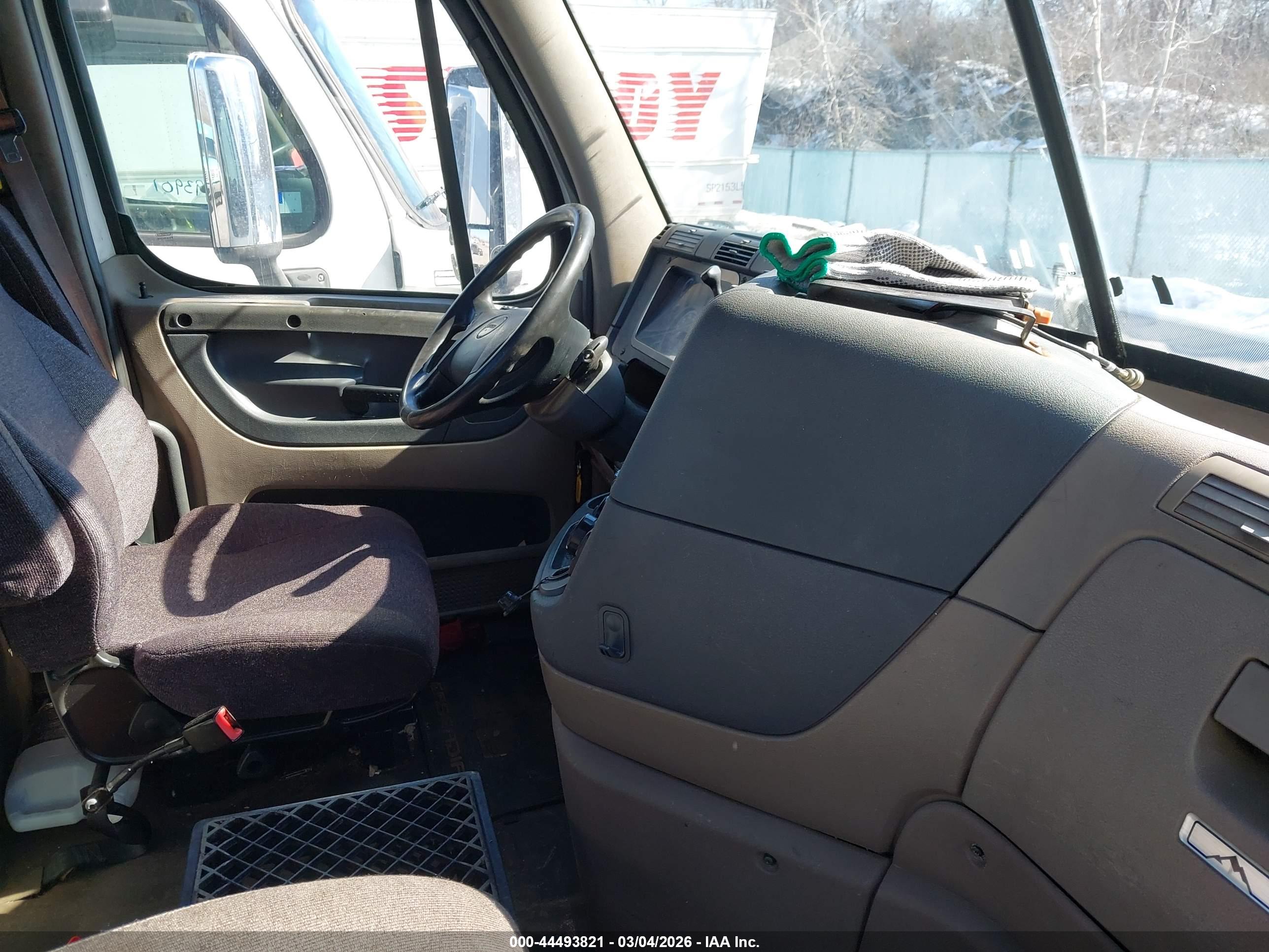 FREIGHTLINER CASCADIA image 8