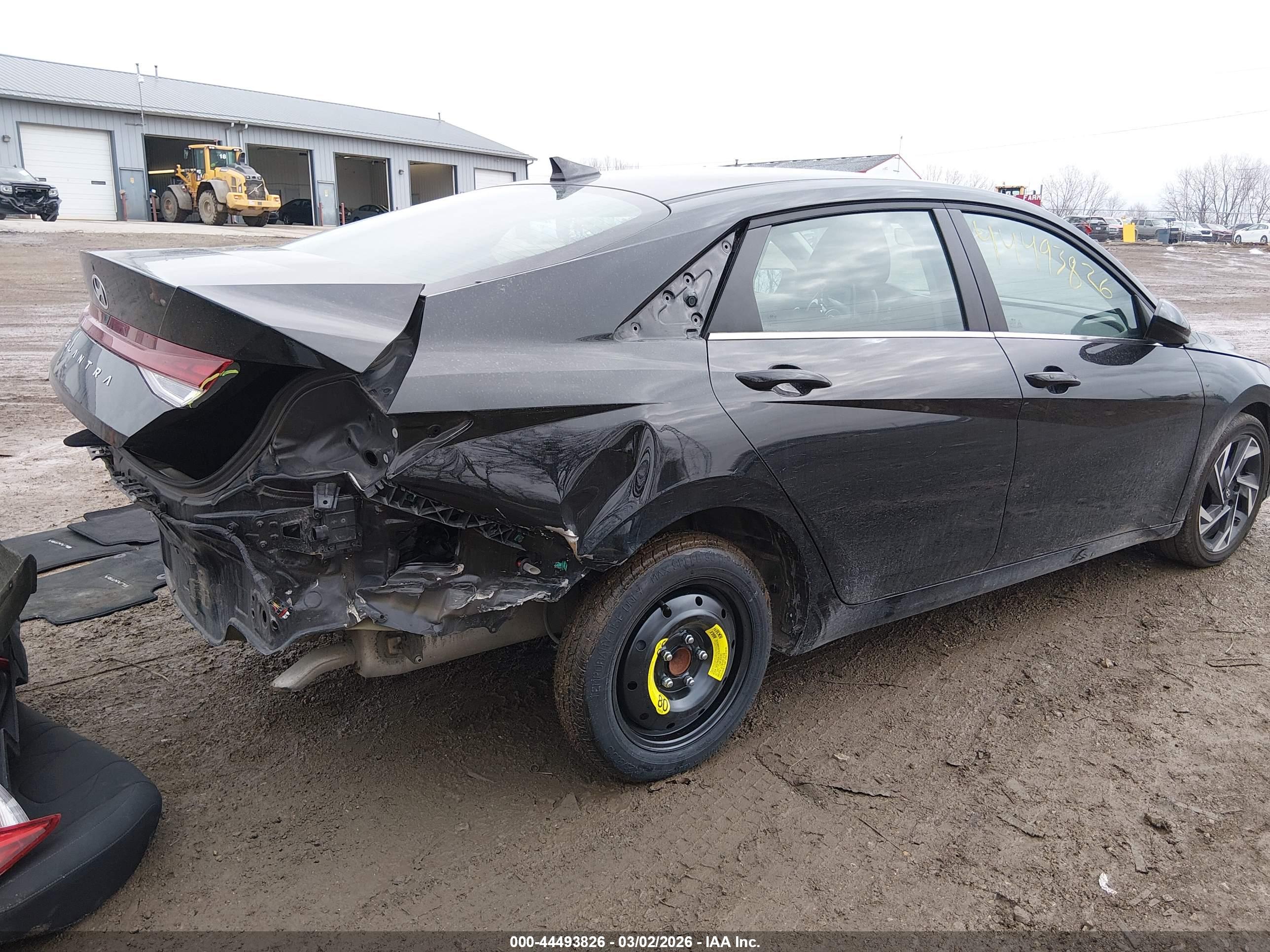 HYUNDAI ELANTRA image 4