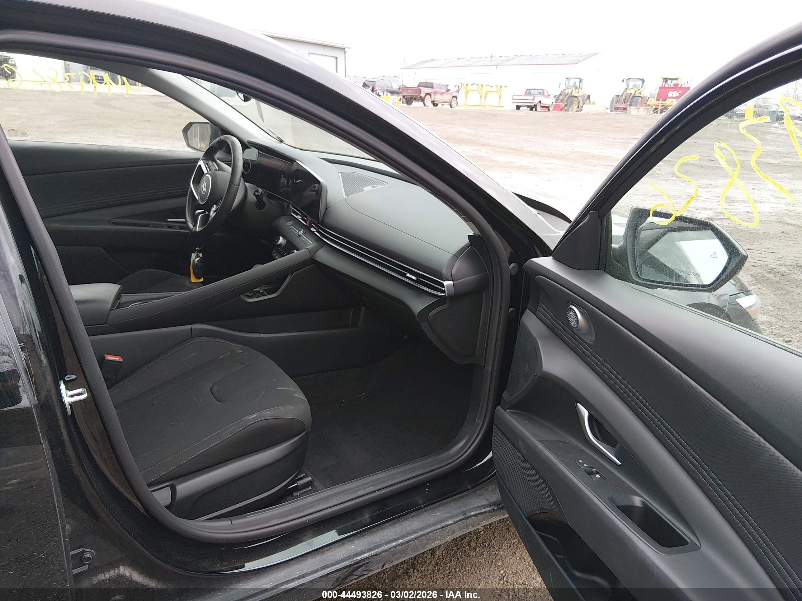 HYUNDAI ELANTRA image 5