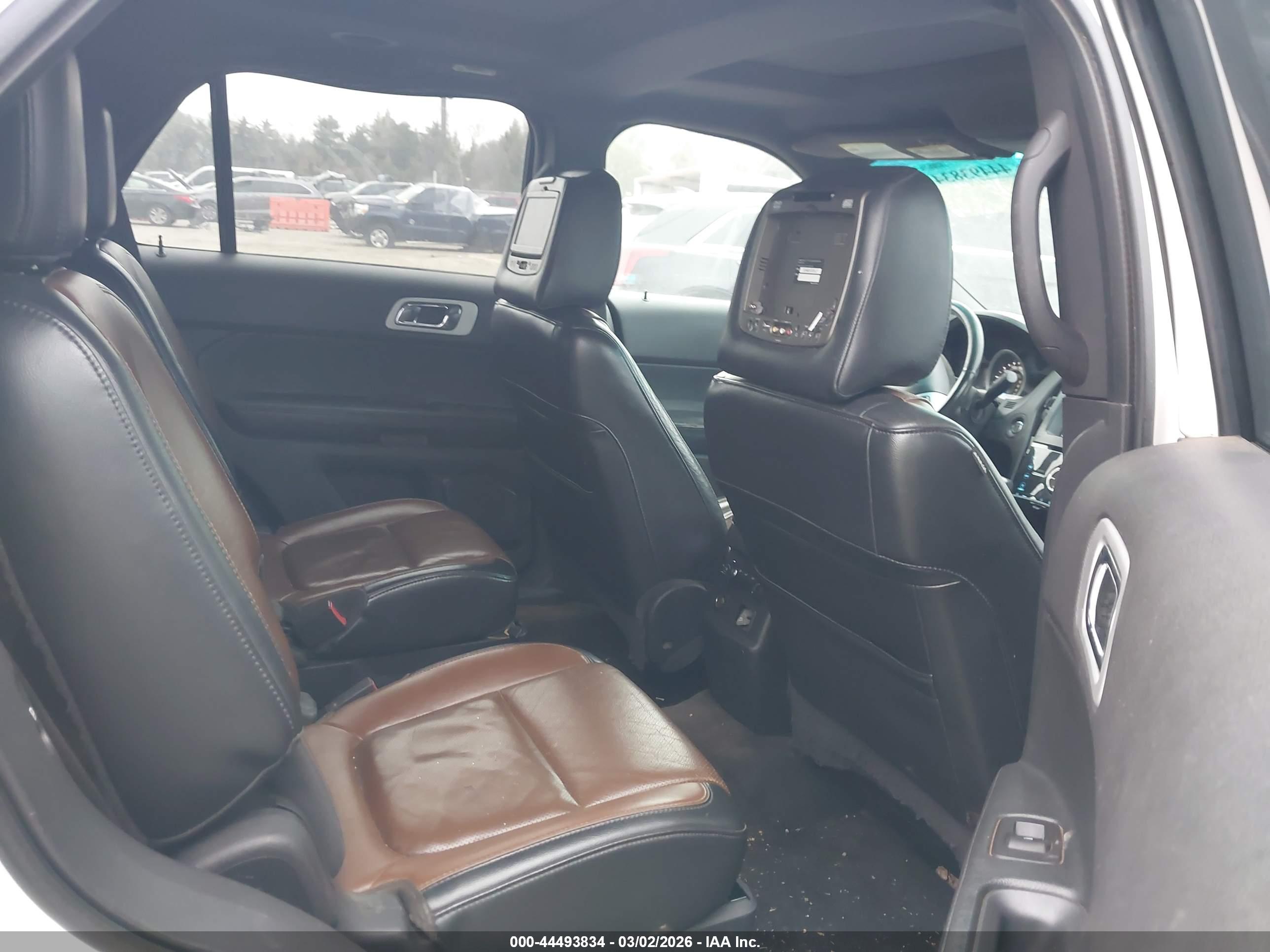 FORD EXPLORER image 8