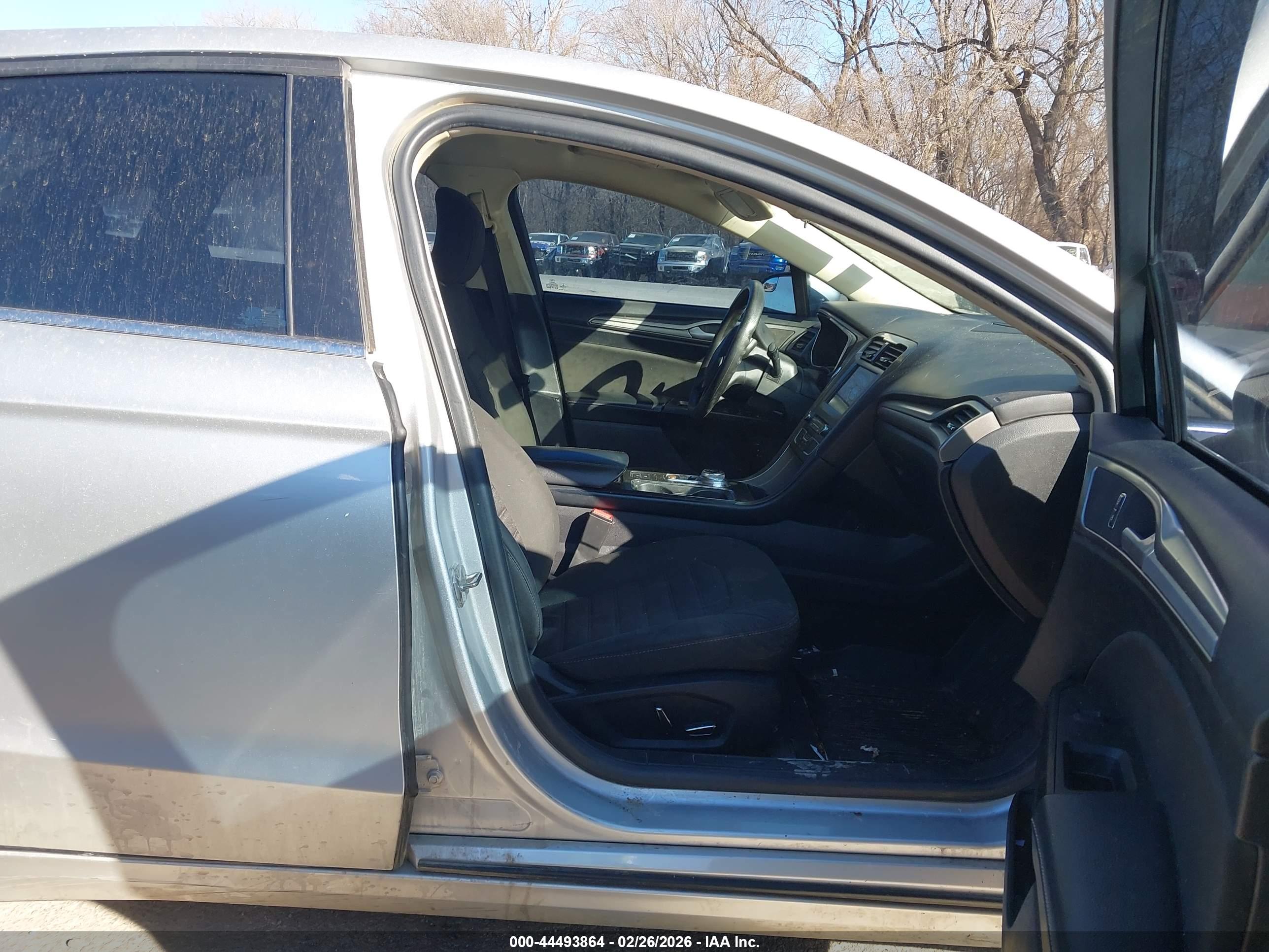 FORD FUSION image 5