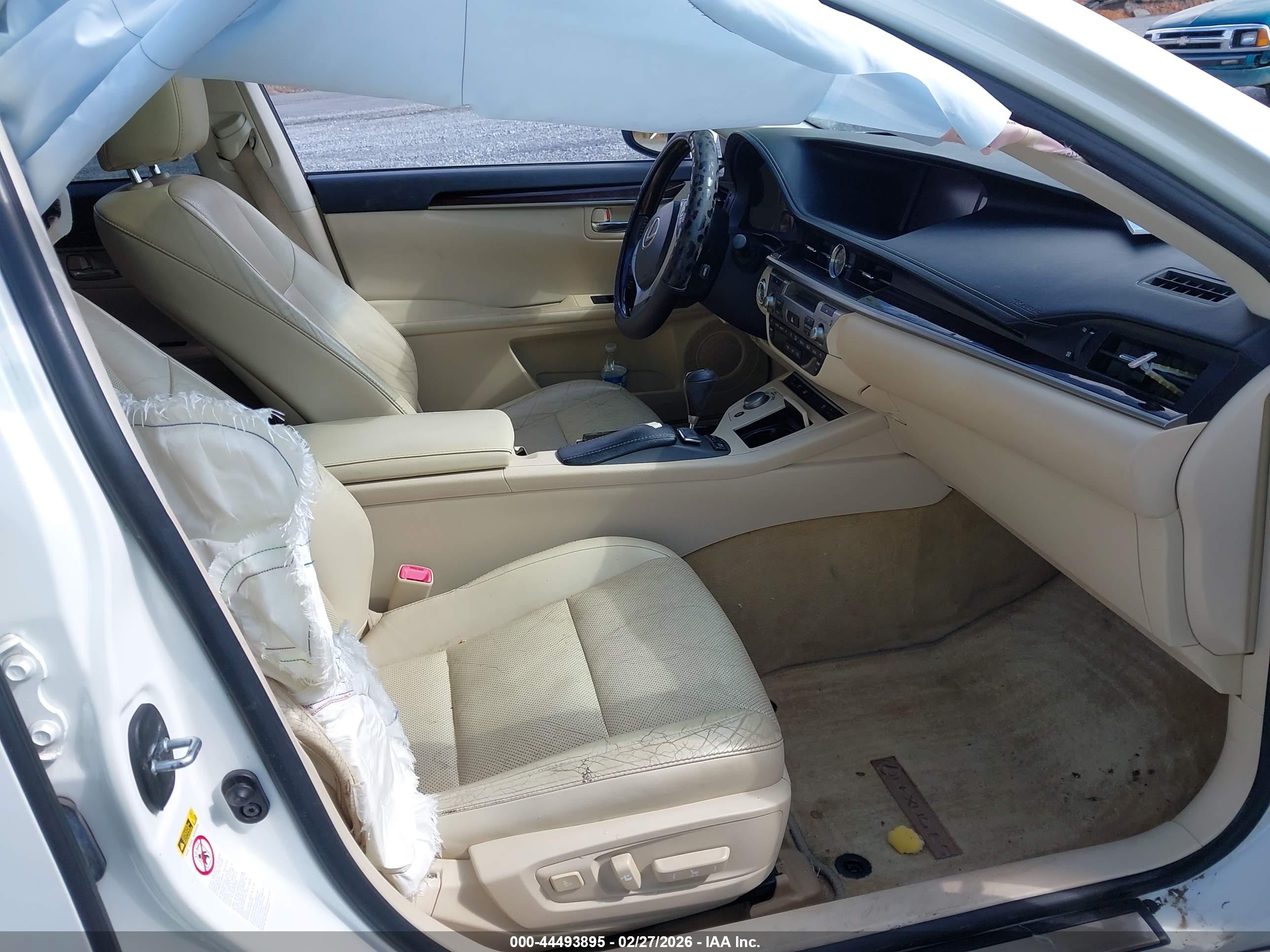 LEXUS ES image 5