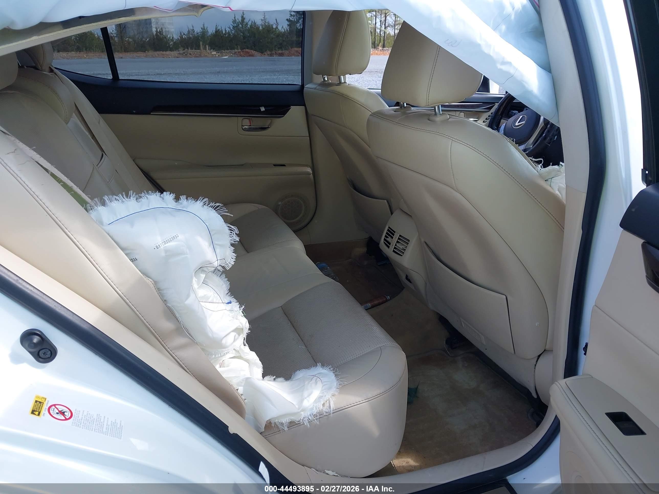 LEXUS ES image 8