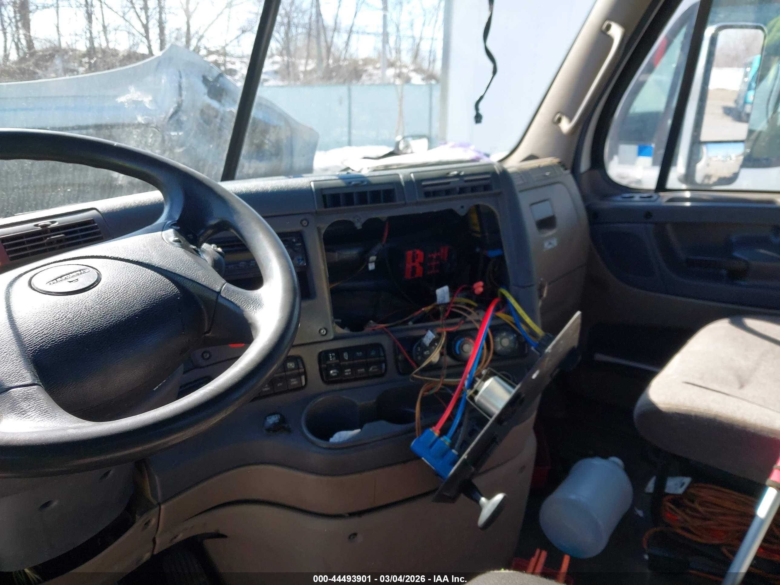 FREIGHTLINER CASCADIA image 8