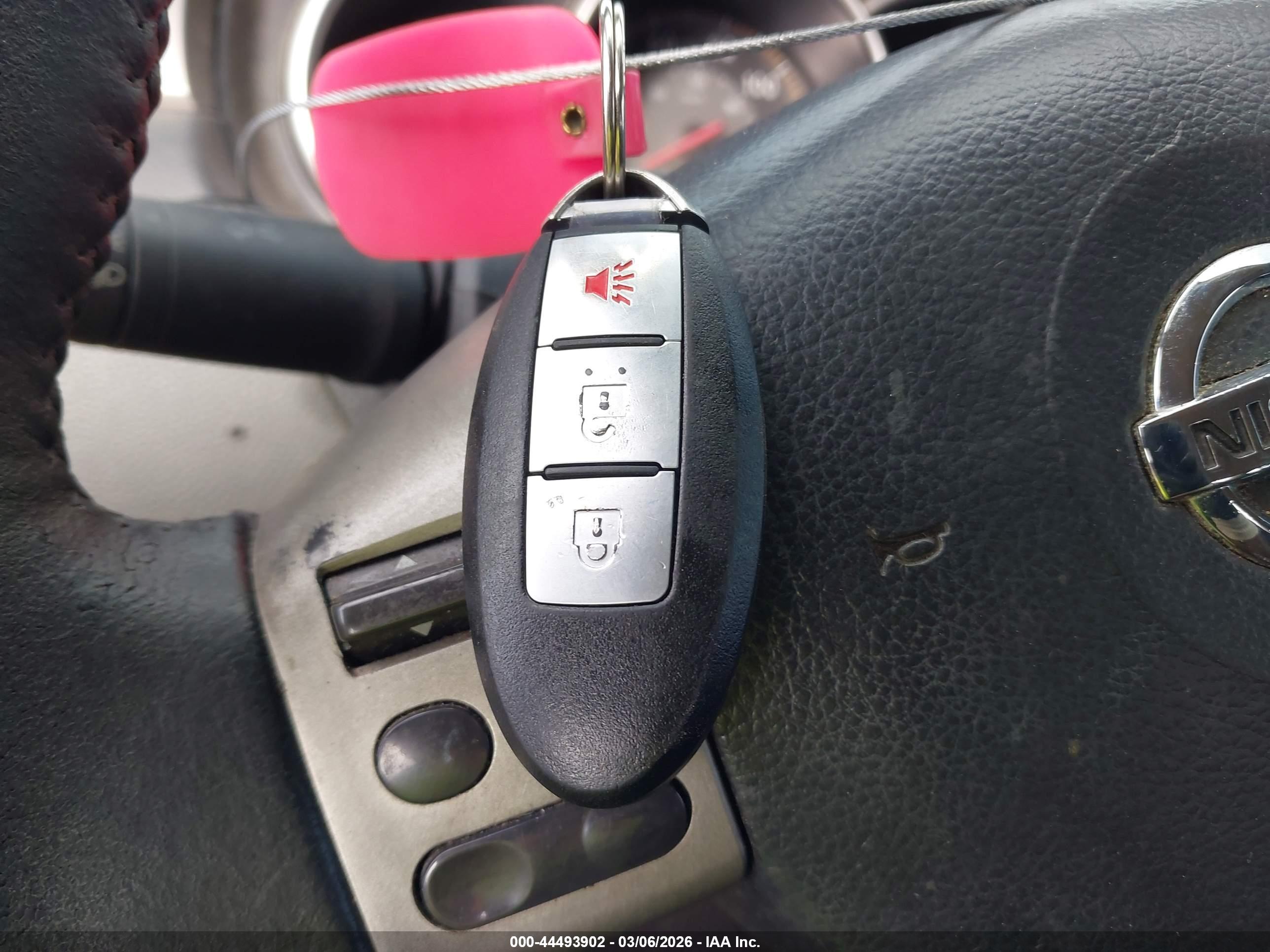 NISSAN VERSA image 11