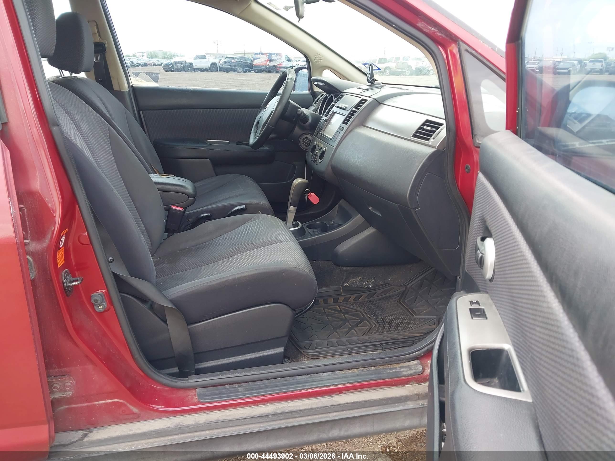 NISSAN VERSA image 5