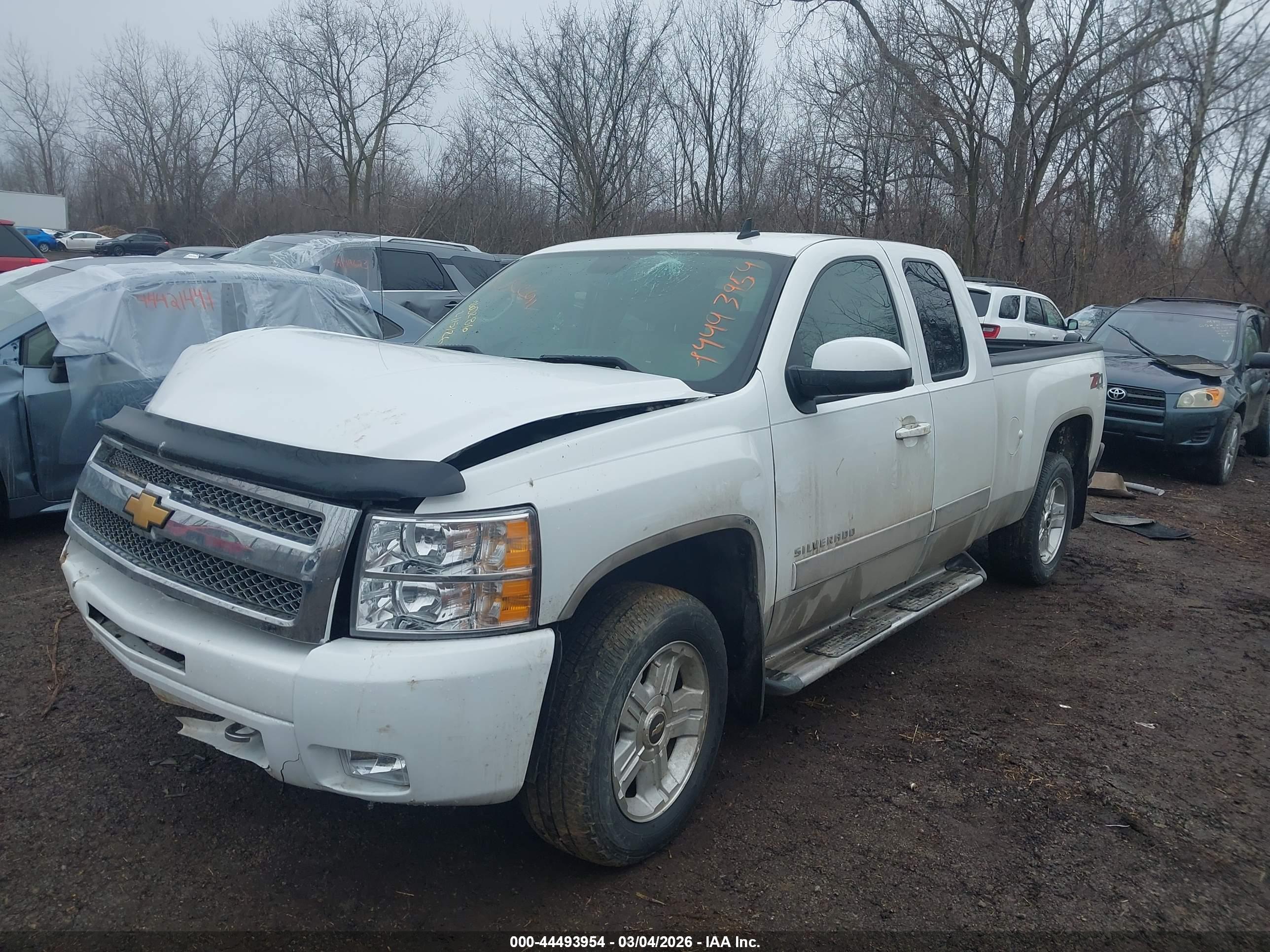 CHEVROLET SILVERADO image 2