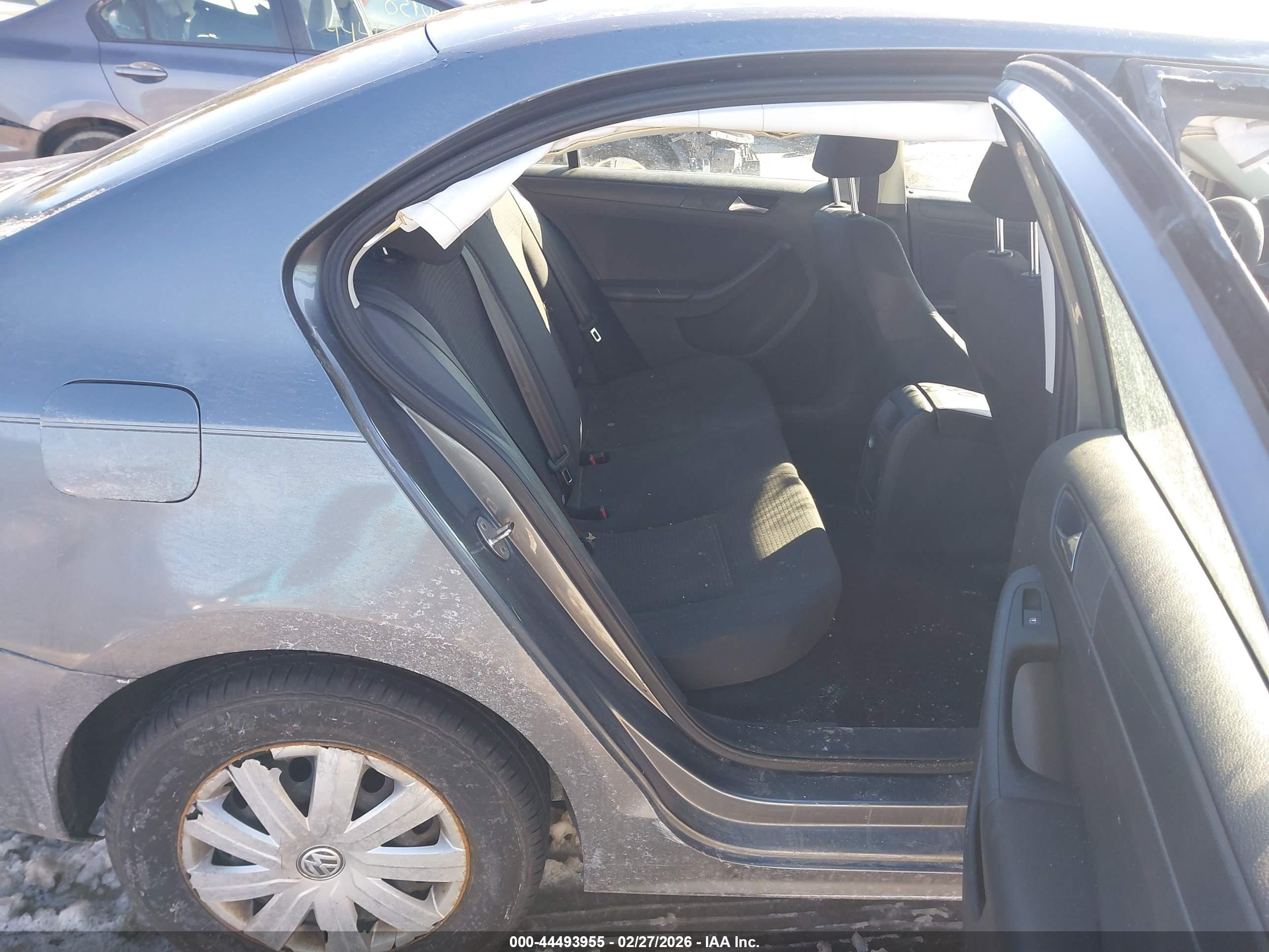 VOLKSWAGEN JETTA image 8
