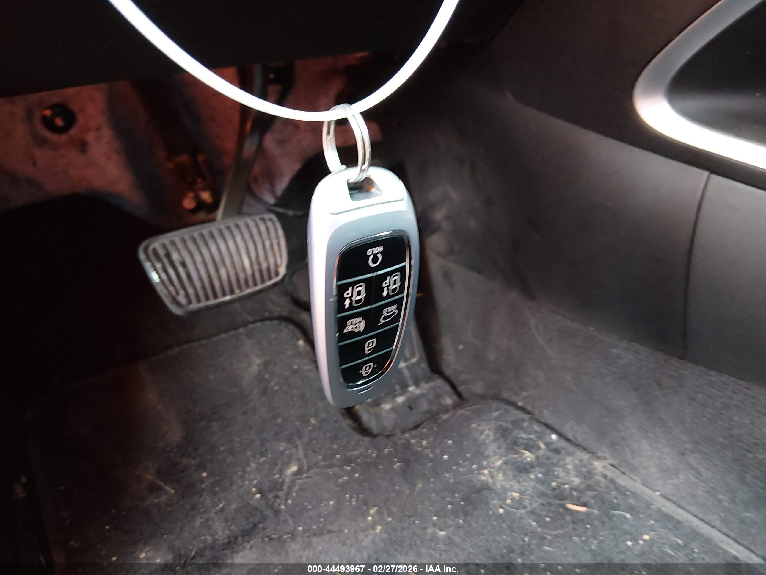 HYUNDAI TUCSON image 11