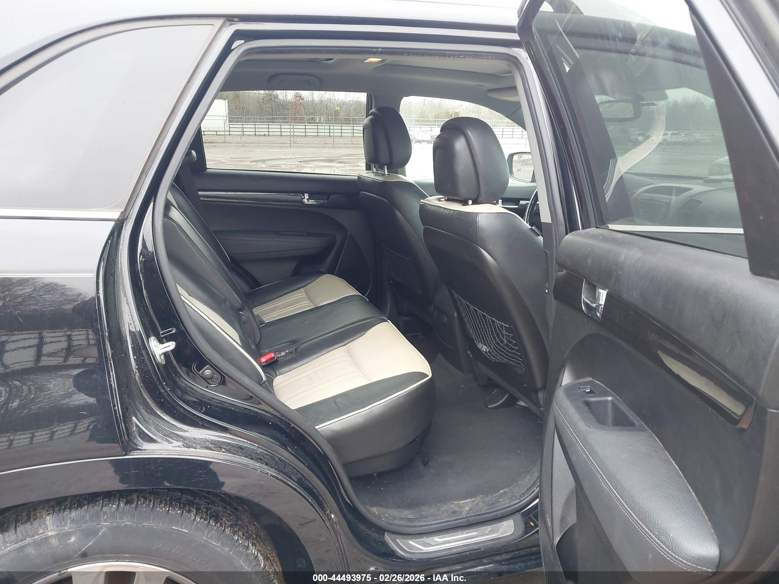 KIA SORENTO image 8