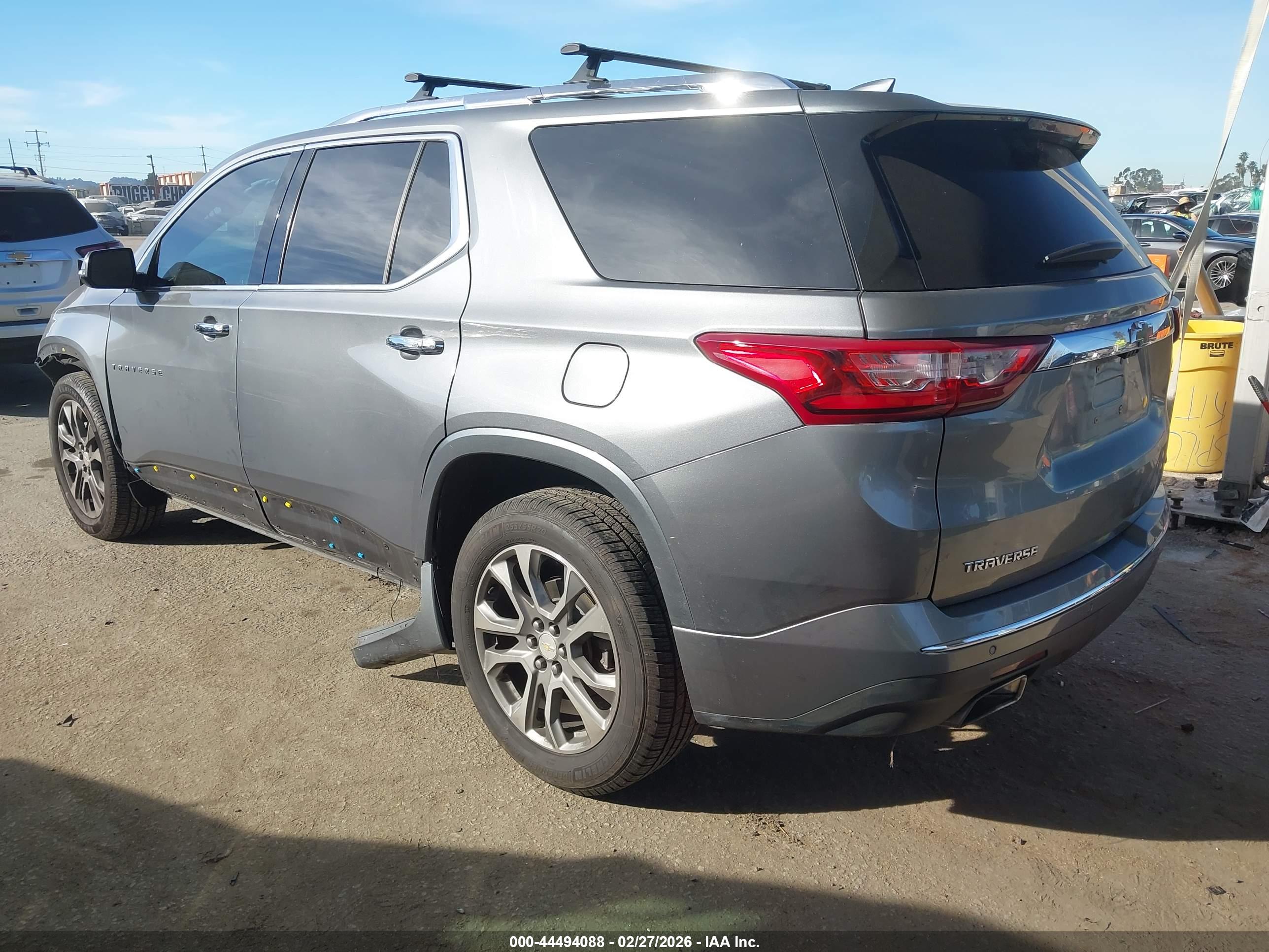 CHEVROLET TRAVERSE image 3