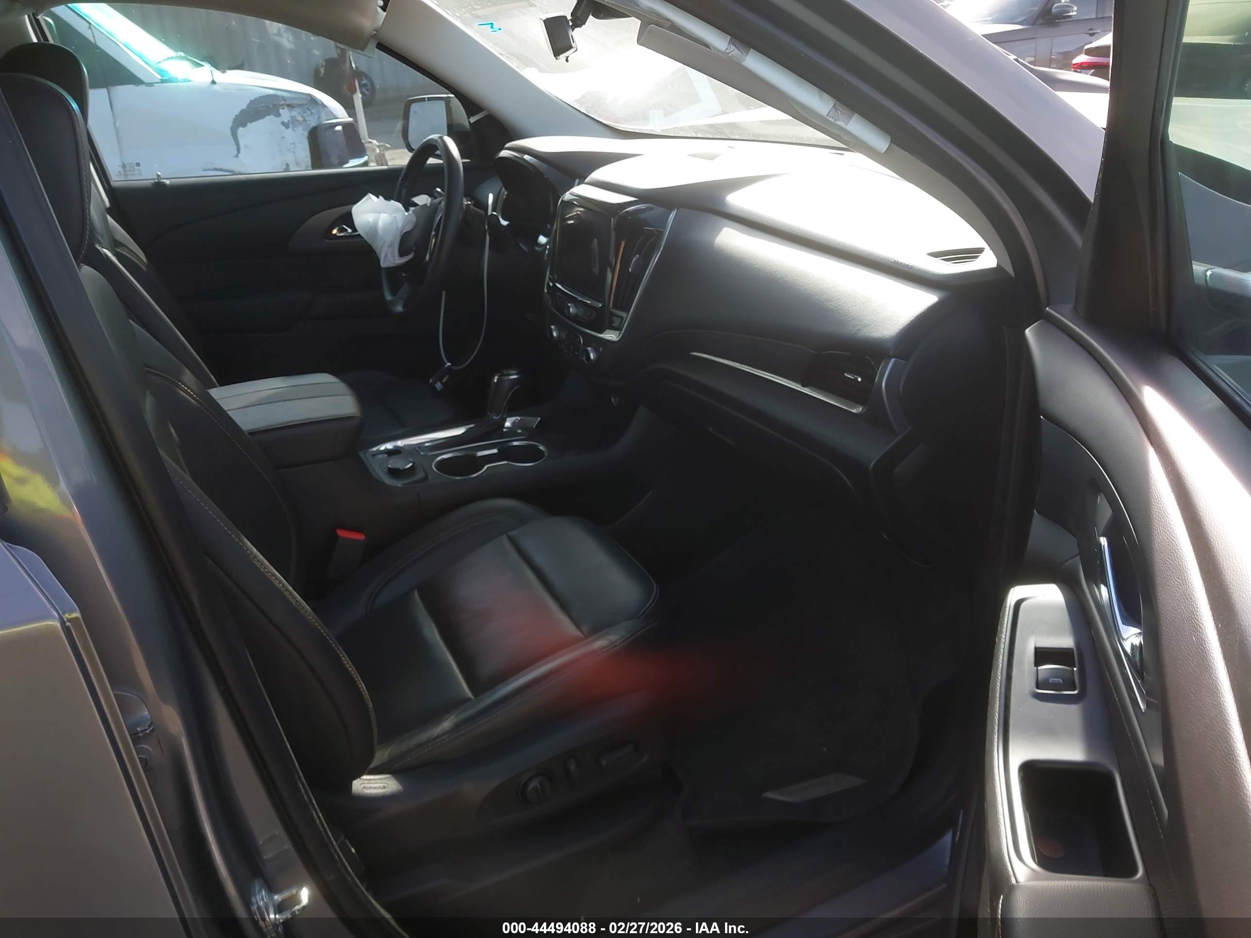 CHEVROLET TRAVERSE image 5