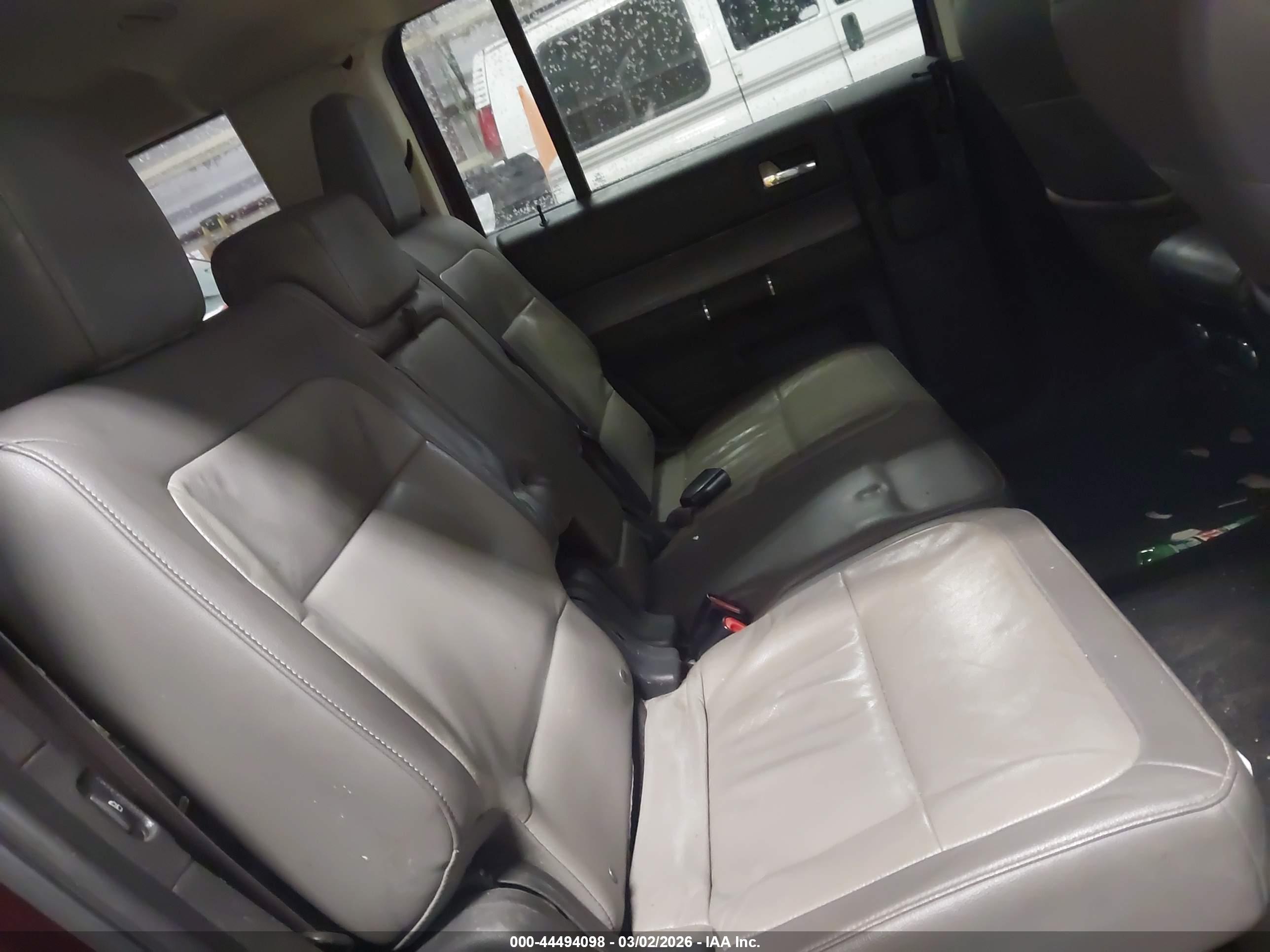 FORD FLEX image 8