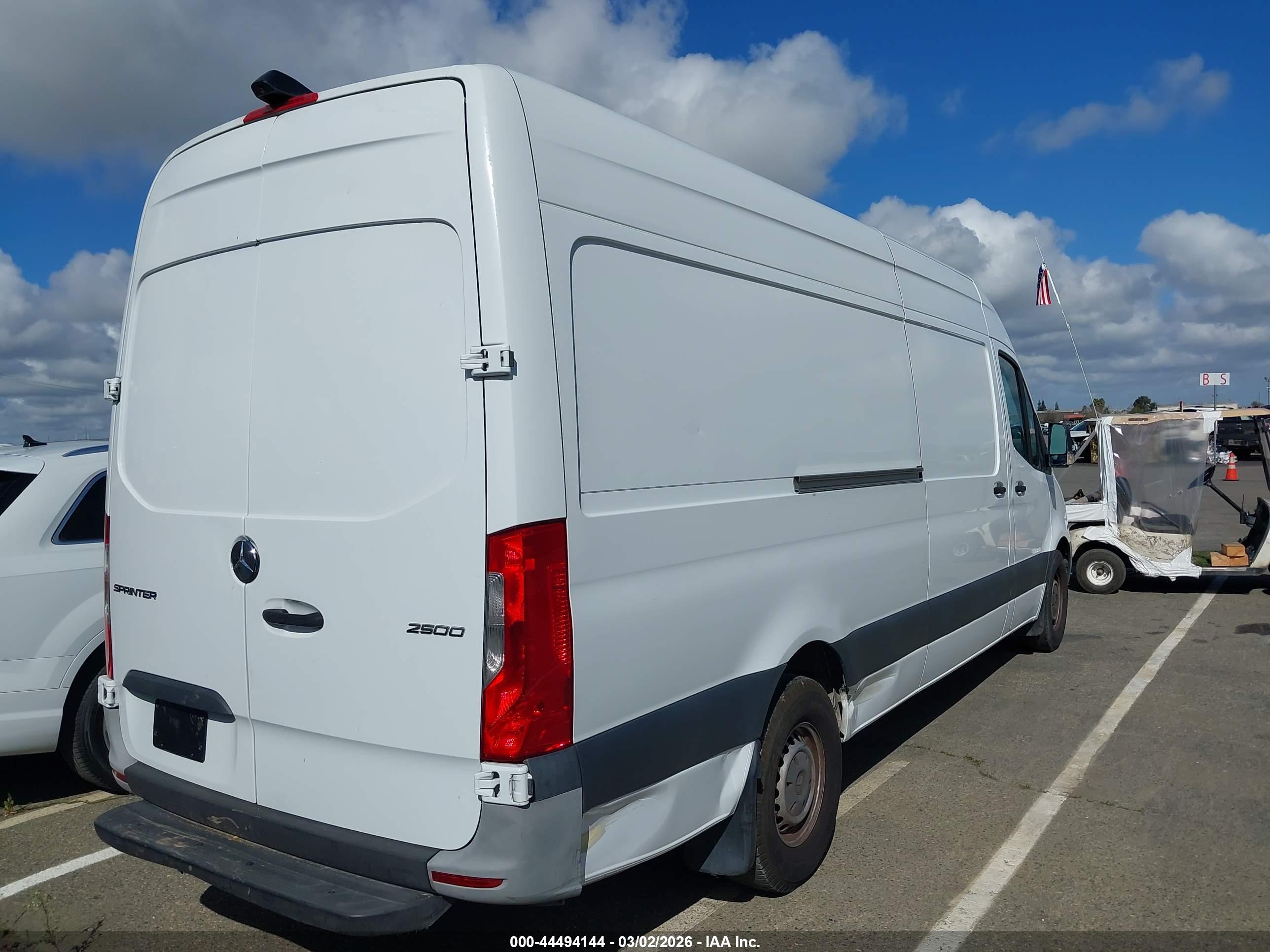 MERCEDES-BENZ SPRINTER image 4