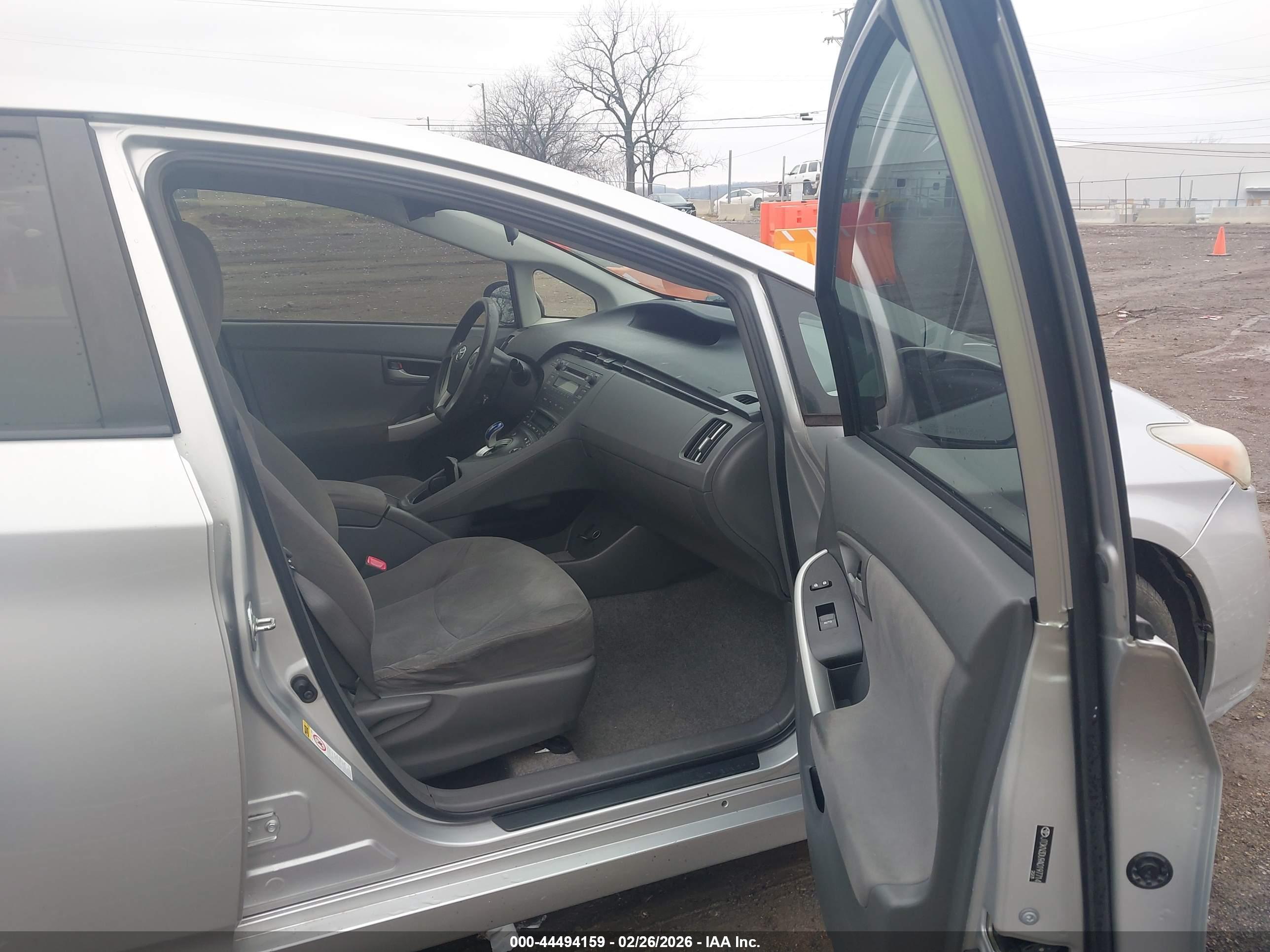 TOYOTA PRIUS image 5