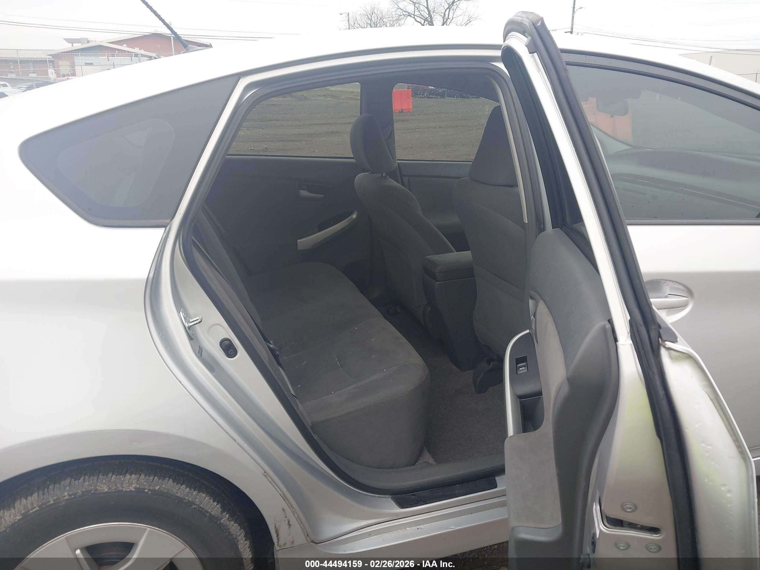 TOYOTA PRIUS image 8