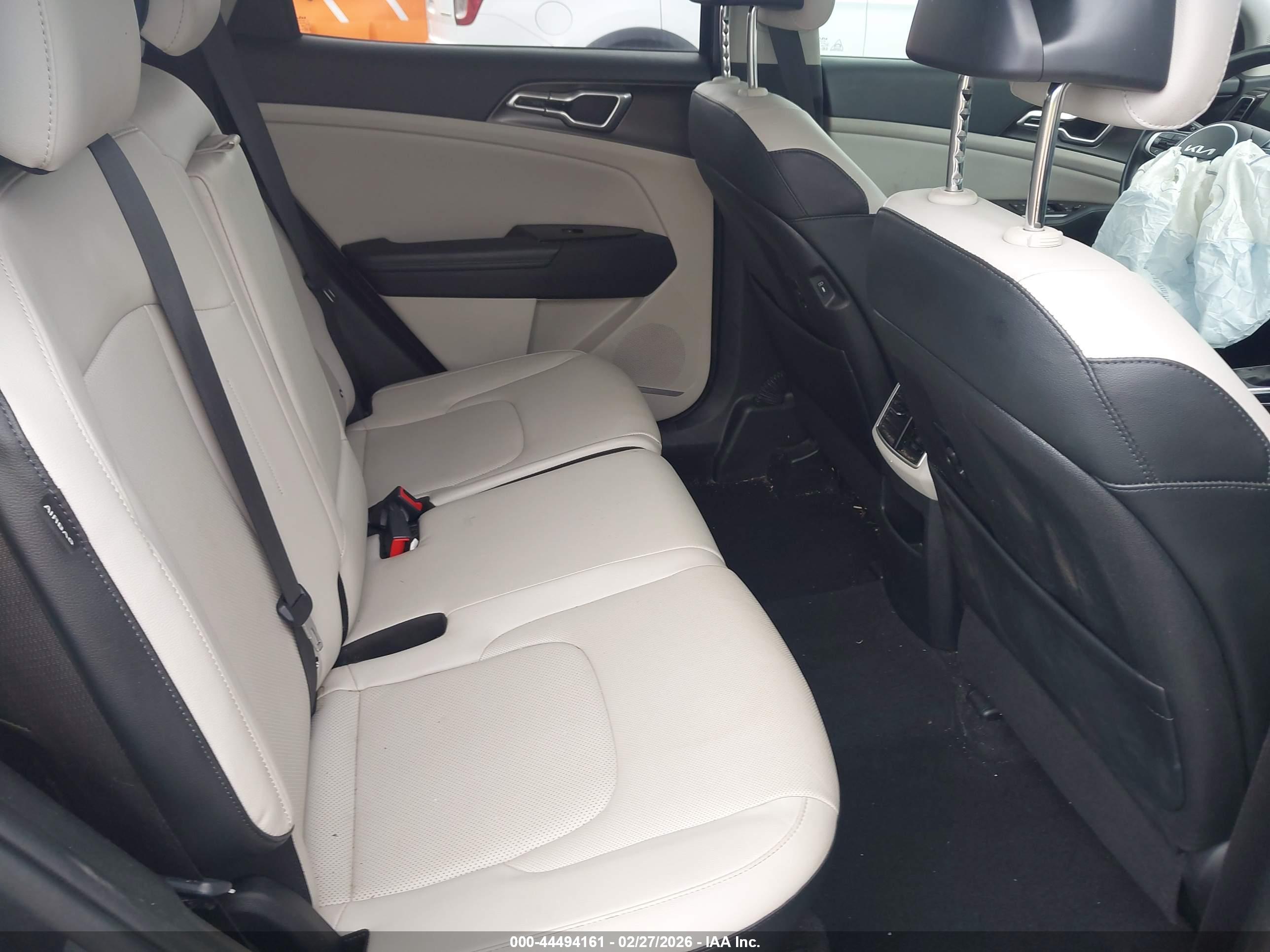 KIA SPORTAGE image 8
