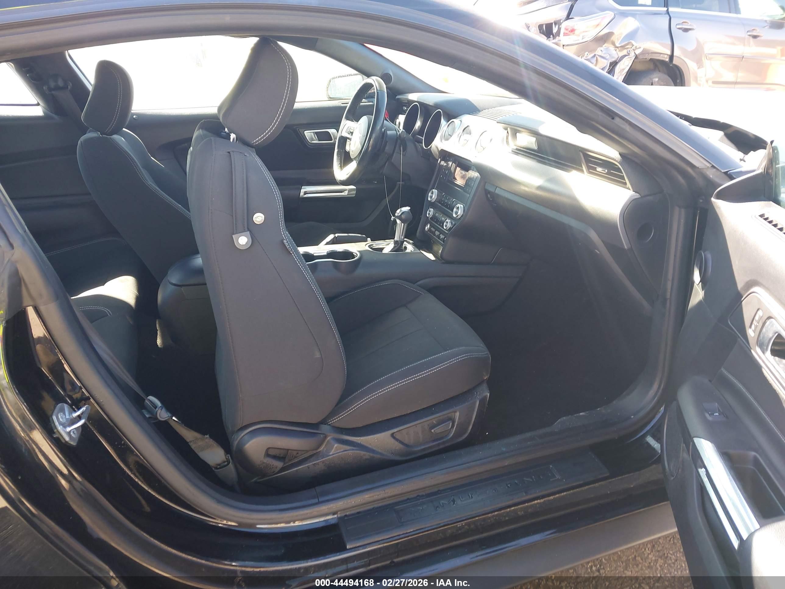 FORD MUSTANG image 5