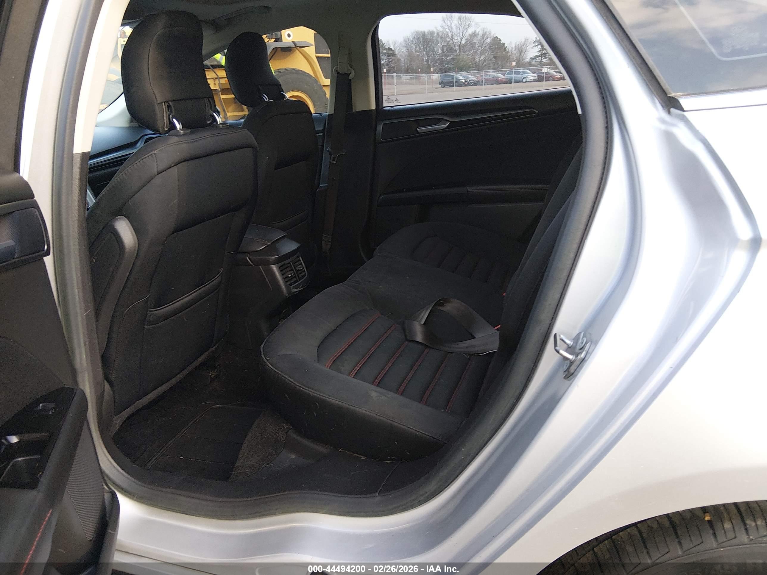 FORD FUSION image 8