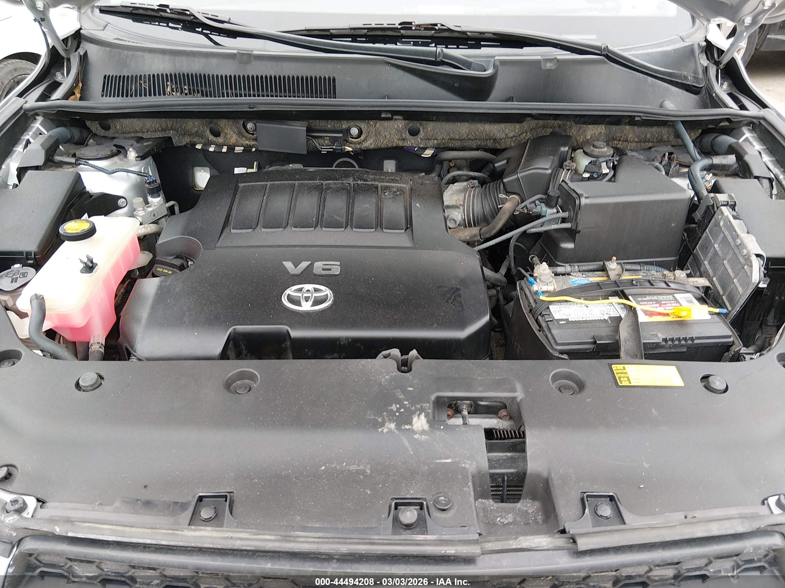 TOYOTA RAV4 image 10