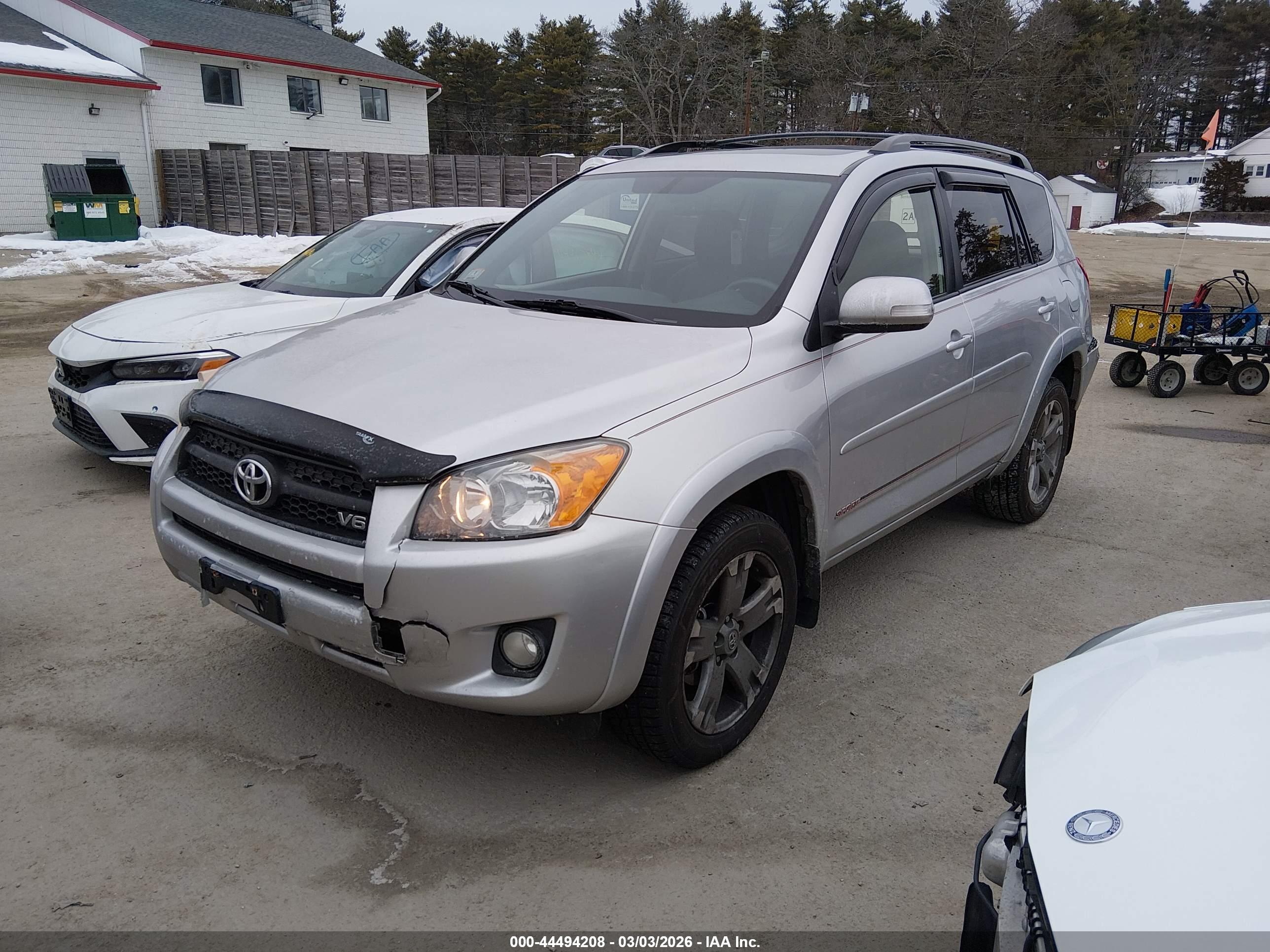 TOYOTA RAV4 image 2
