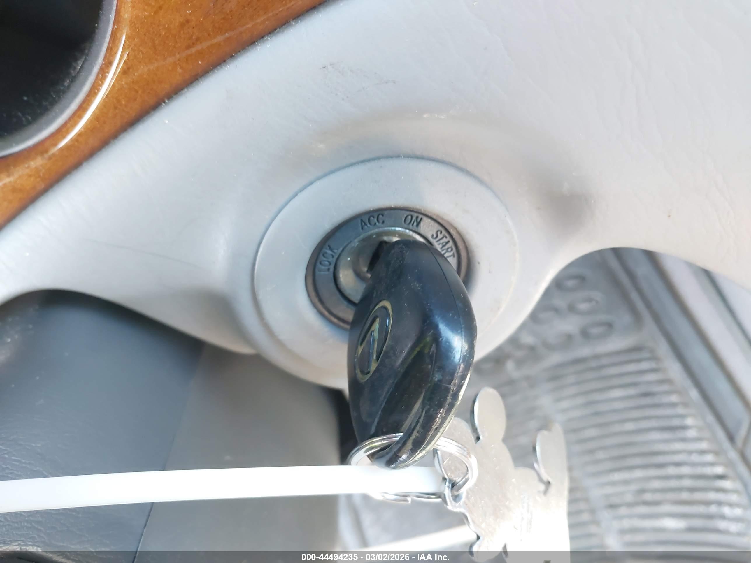 LEXUS ES image 11