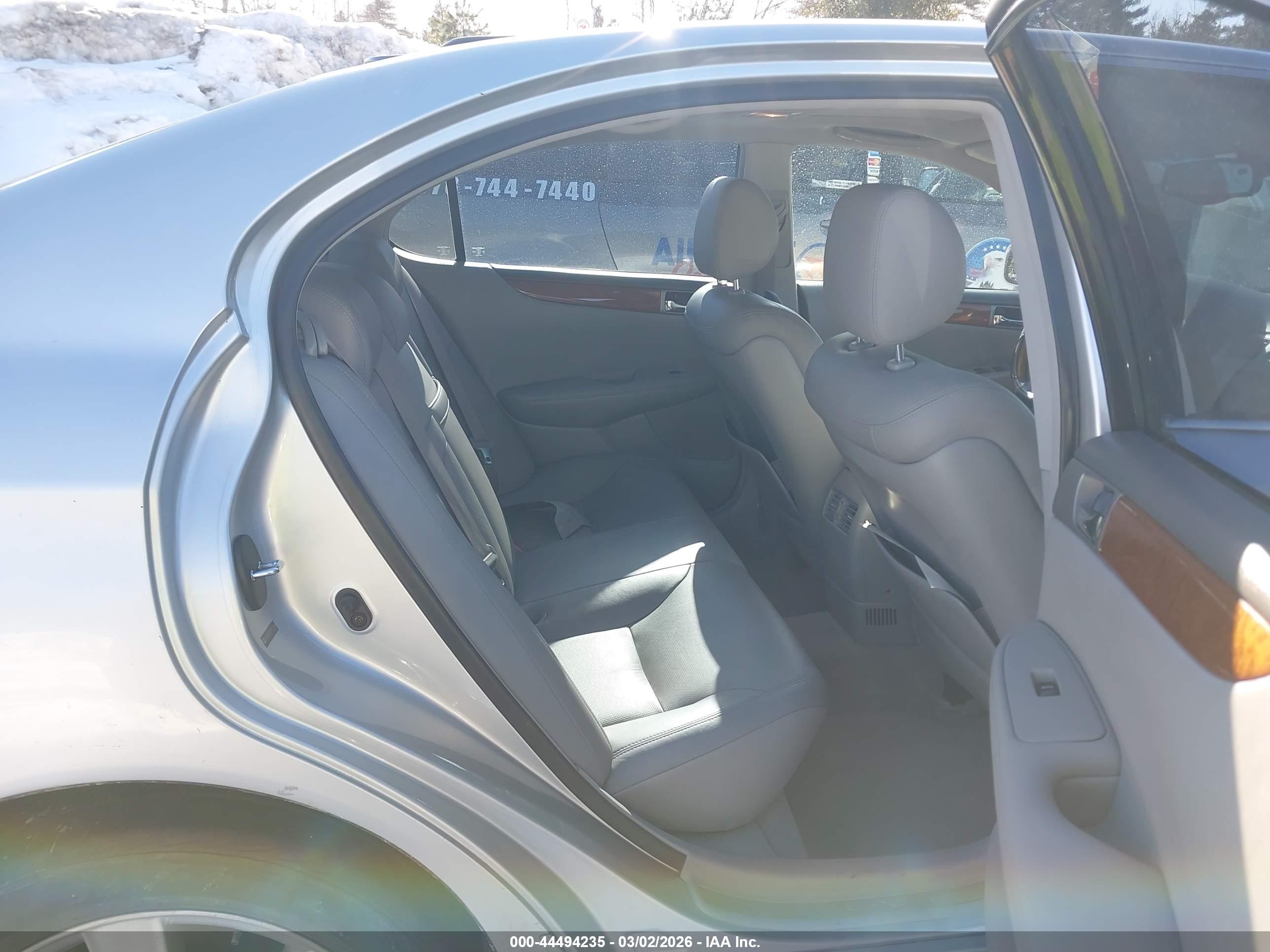 LEXUS ES image 8