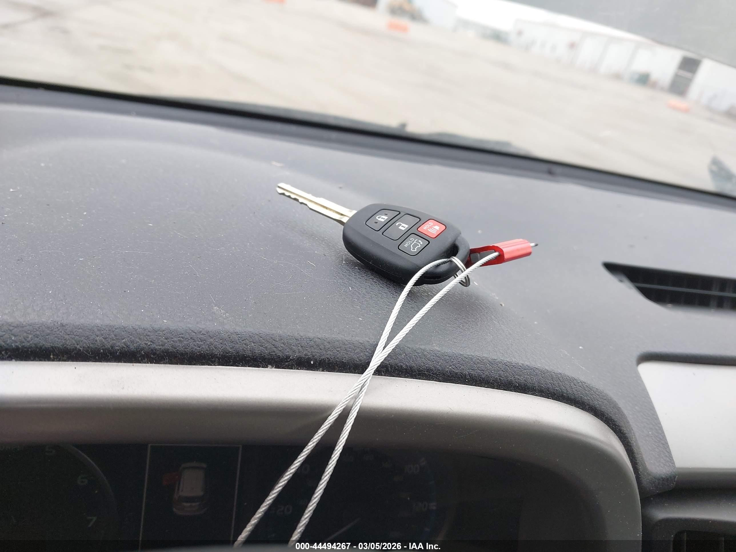 TOYOTA RAV4 image 11