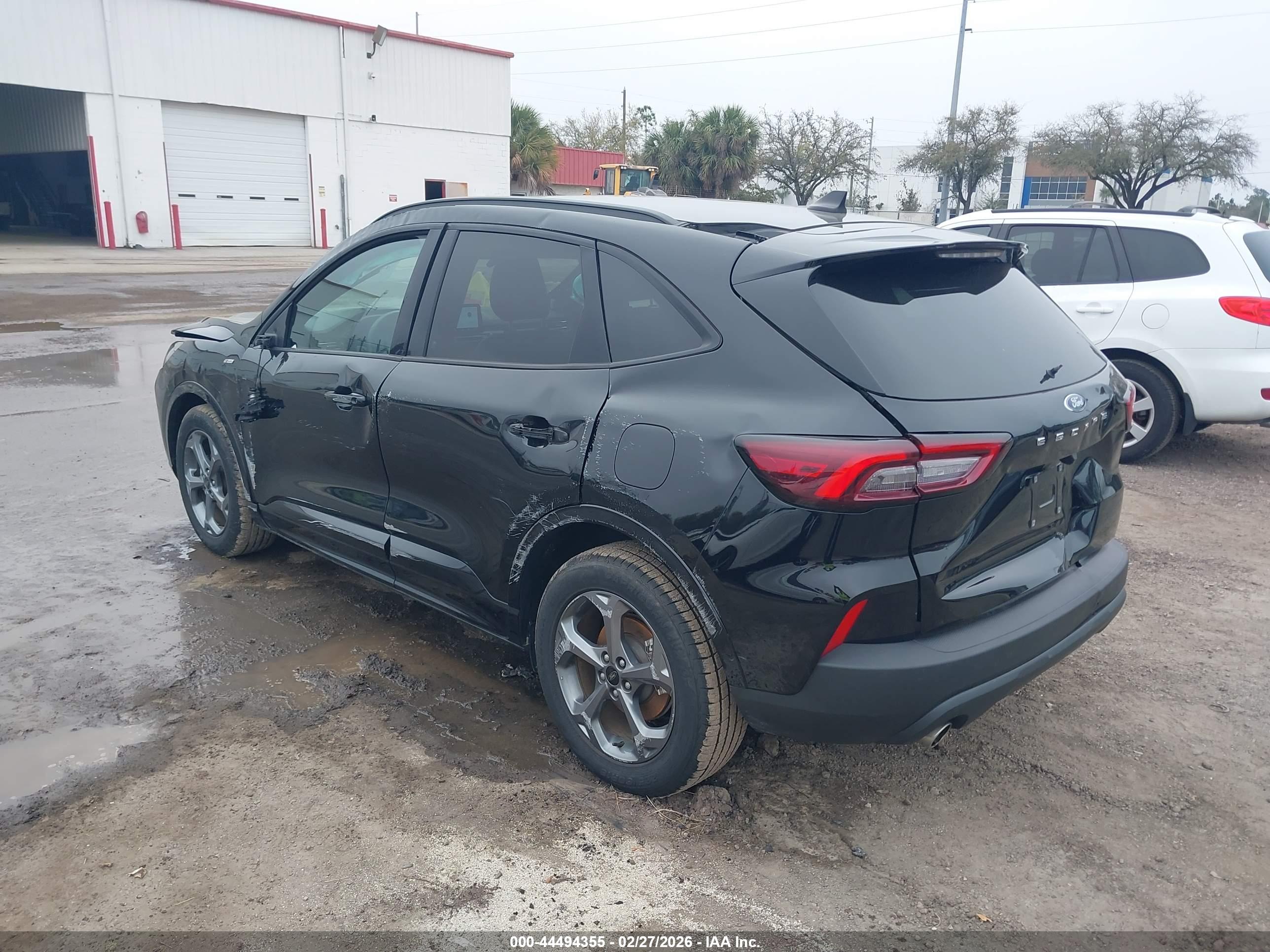 FORD ESCAPE image 3
