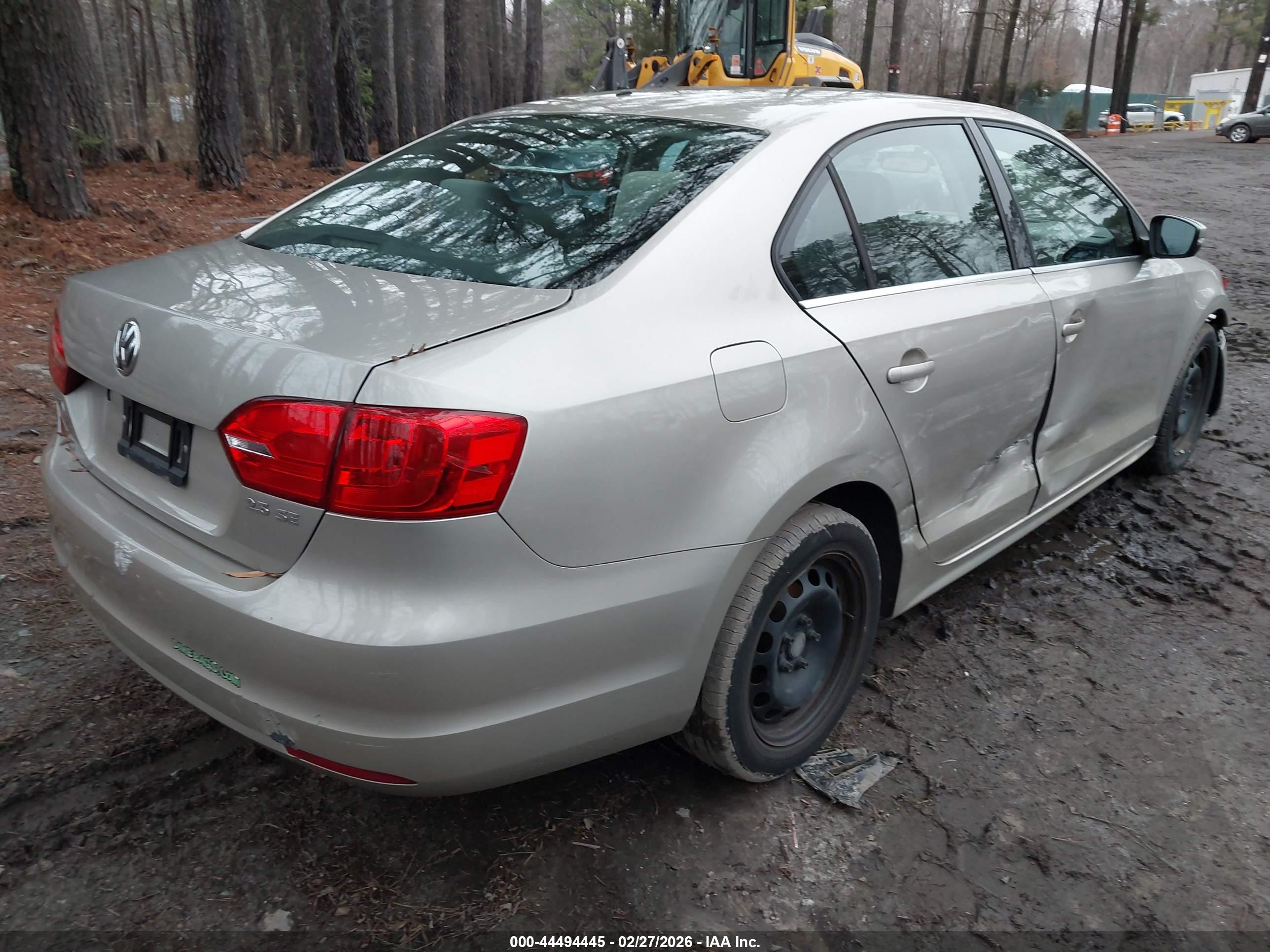 VOLKSWAGEN JETTA image 4