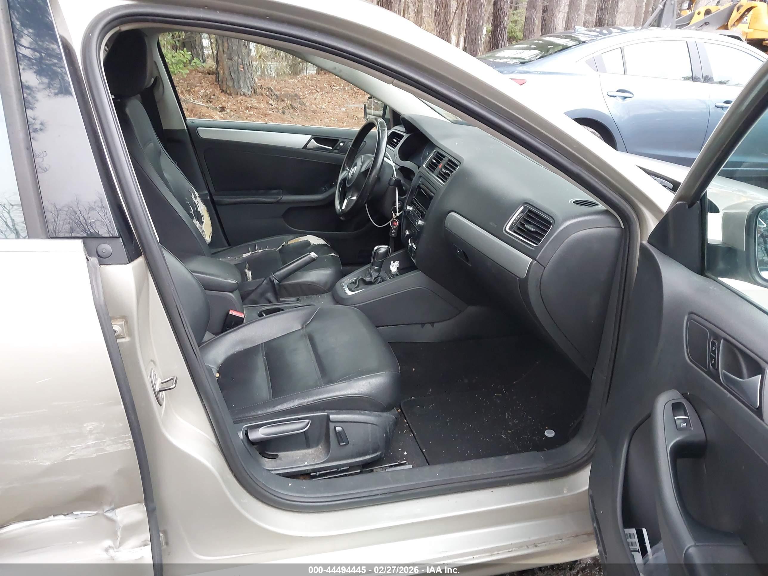 VOLKSWAGEN JETTA image 5