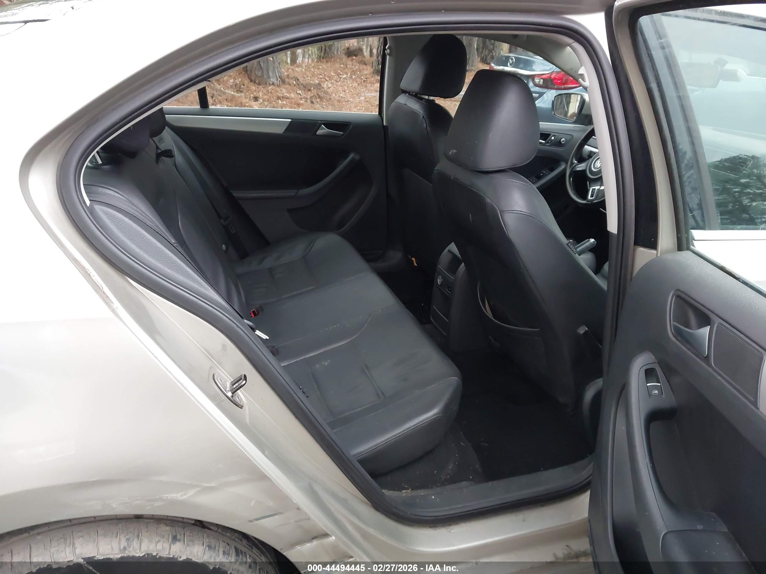 VOLKSWAGEN JETTA image 8