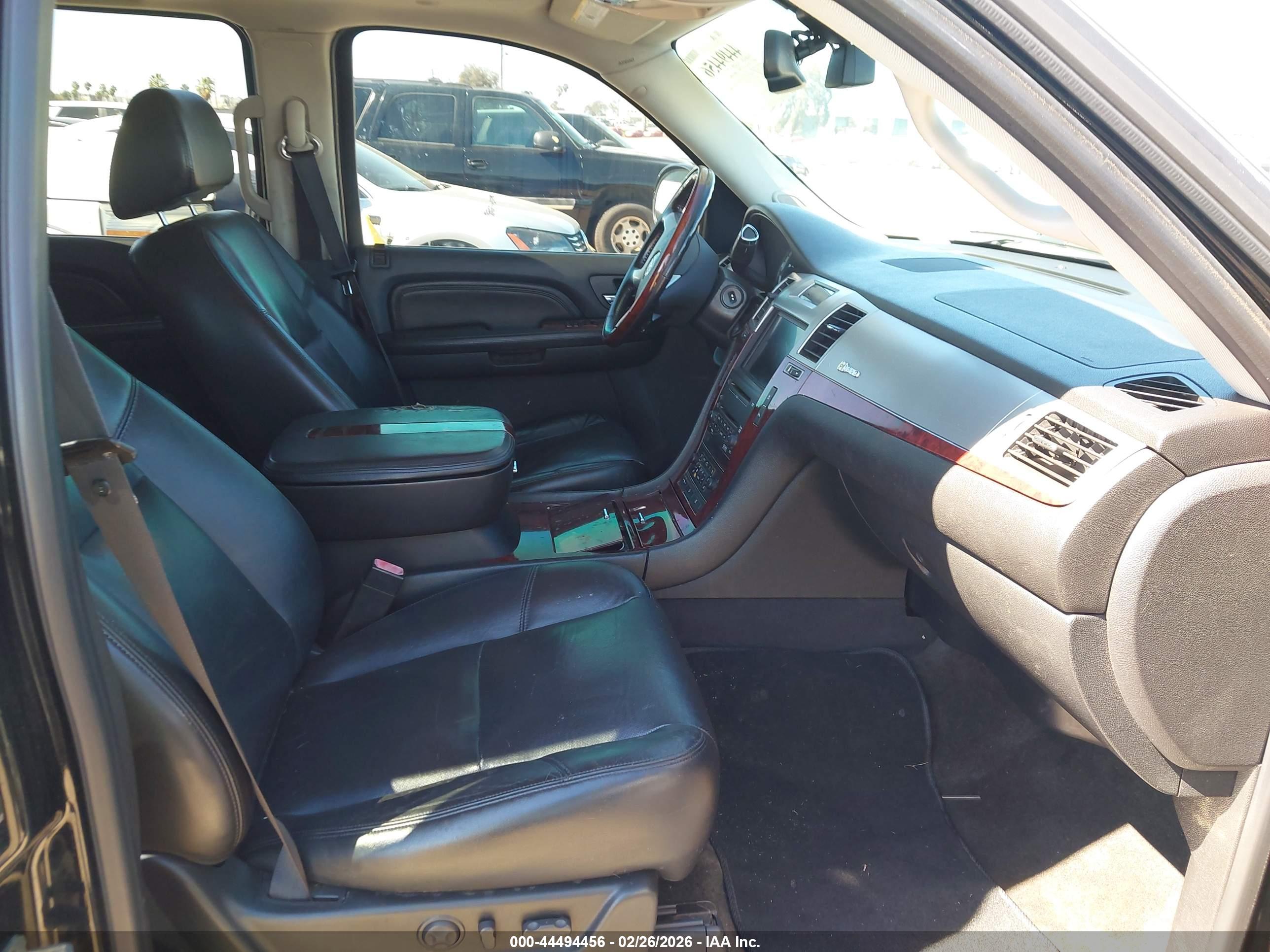 CADILLAC ESCALADE image 5