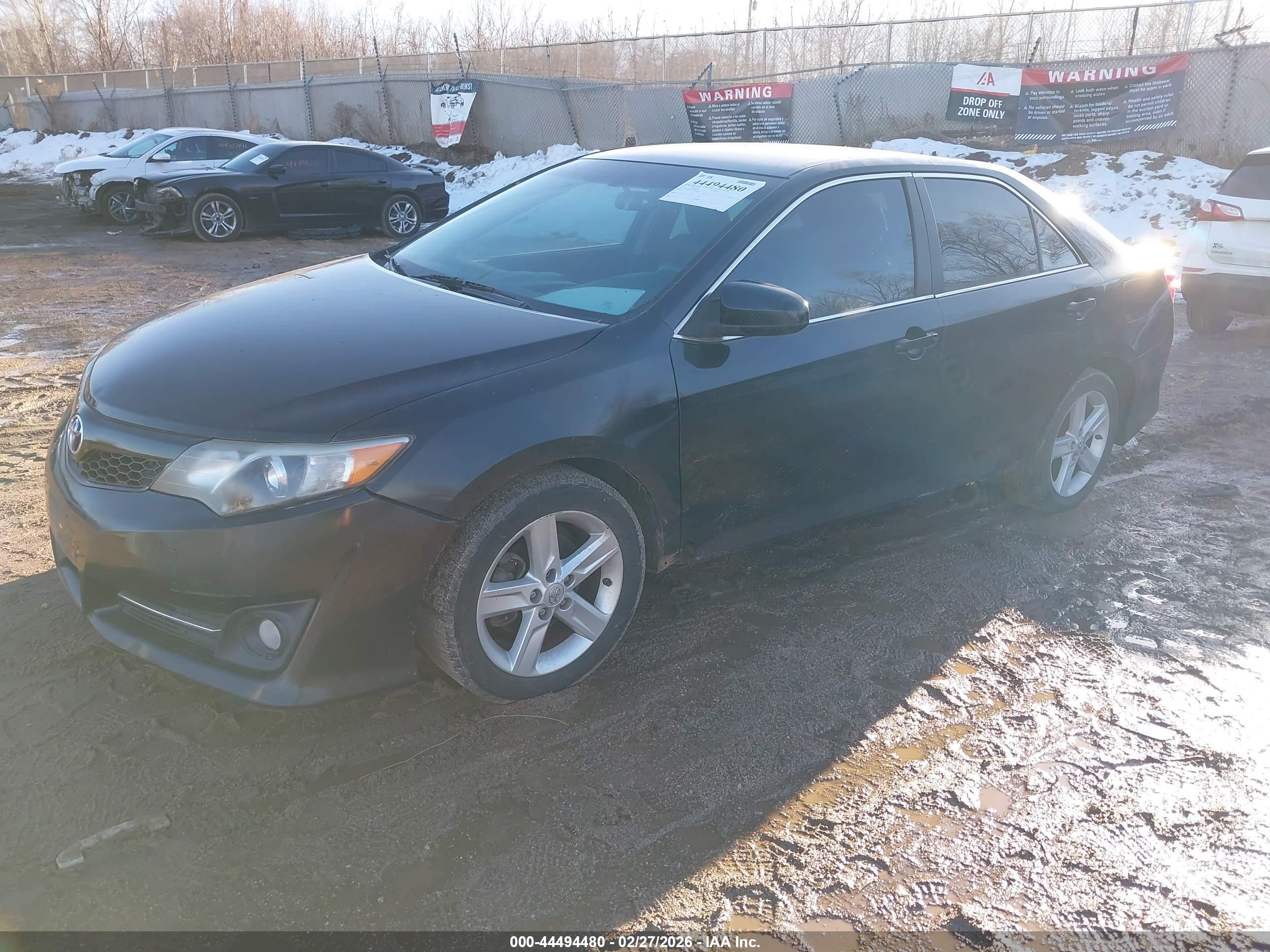 TOYOTA CAMRY image 2