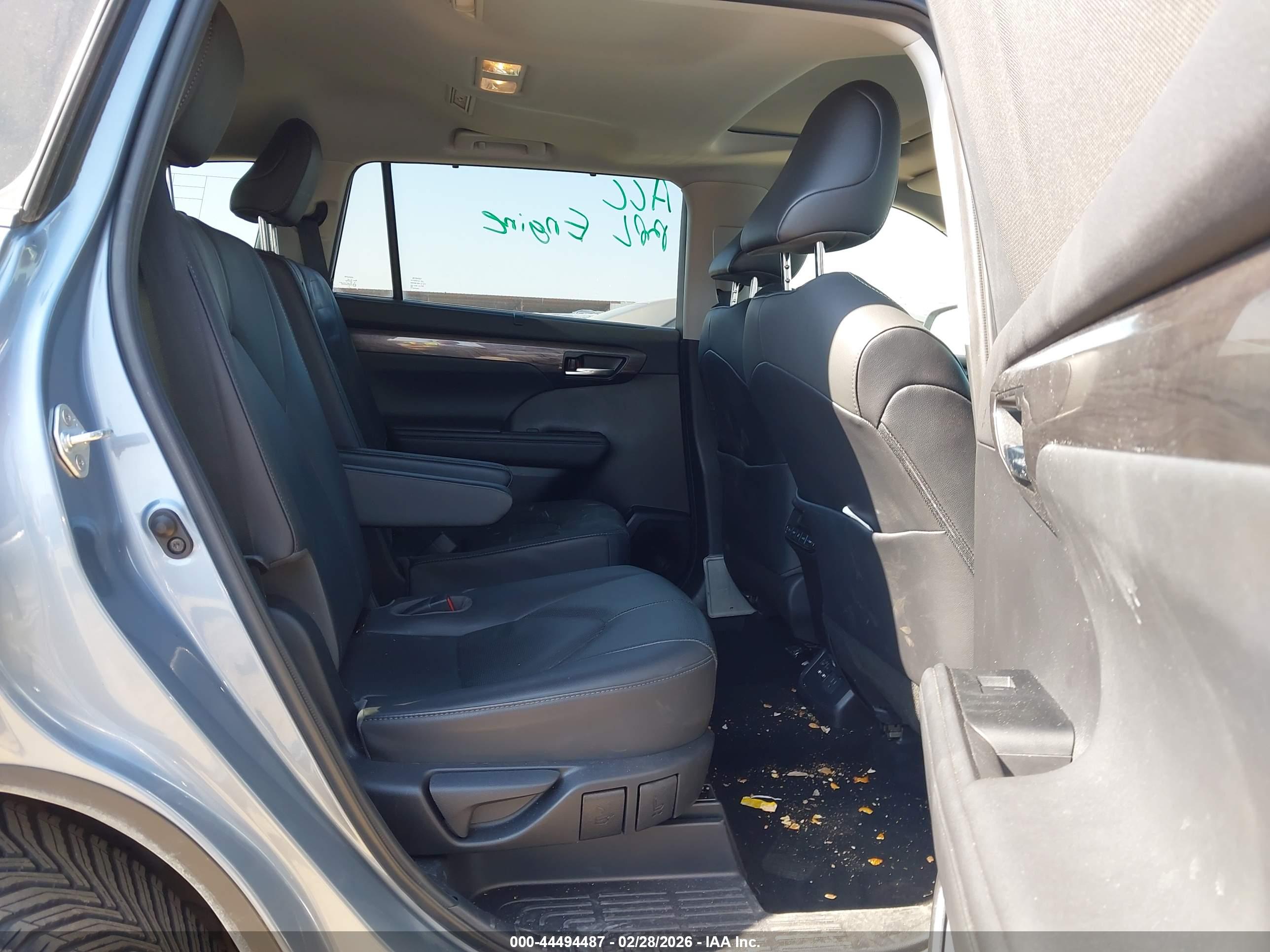 TOYOTA HIGHLANDER image 8
