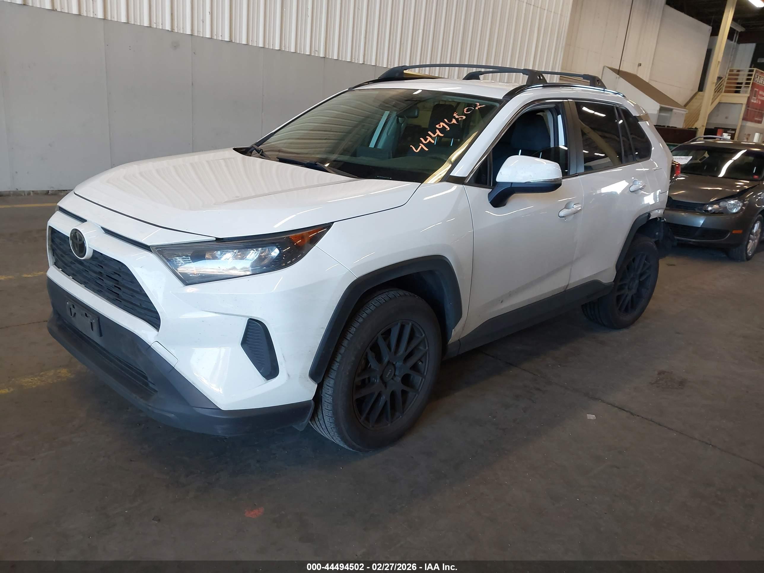 TOYOTA RAV4 image 2