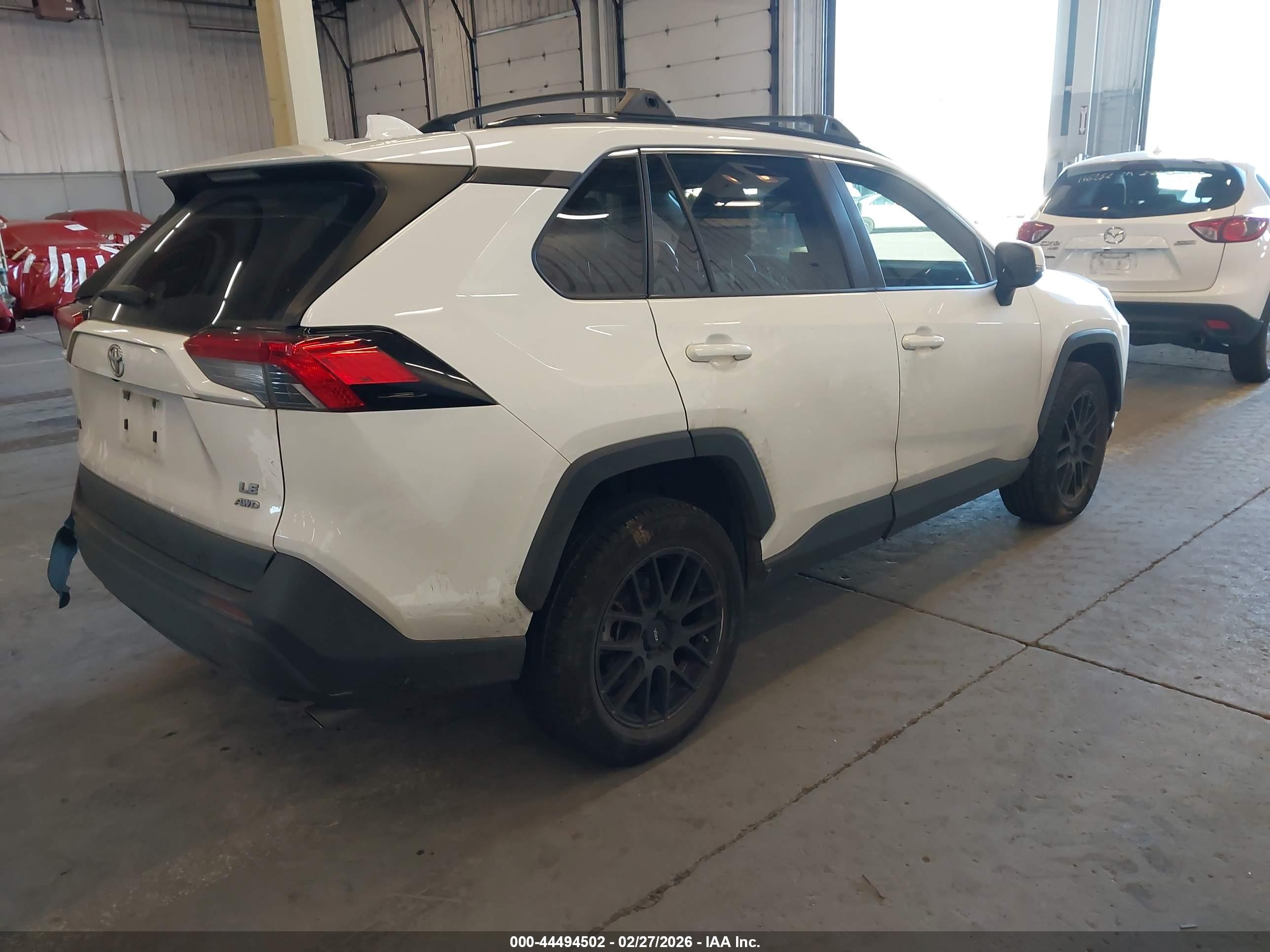TOYOTA RAV4 image 4