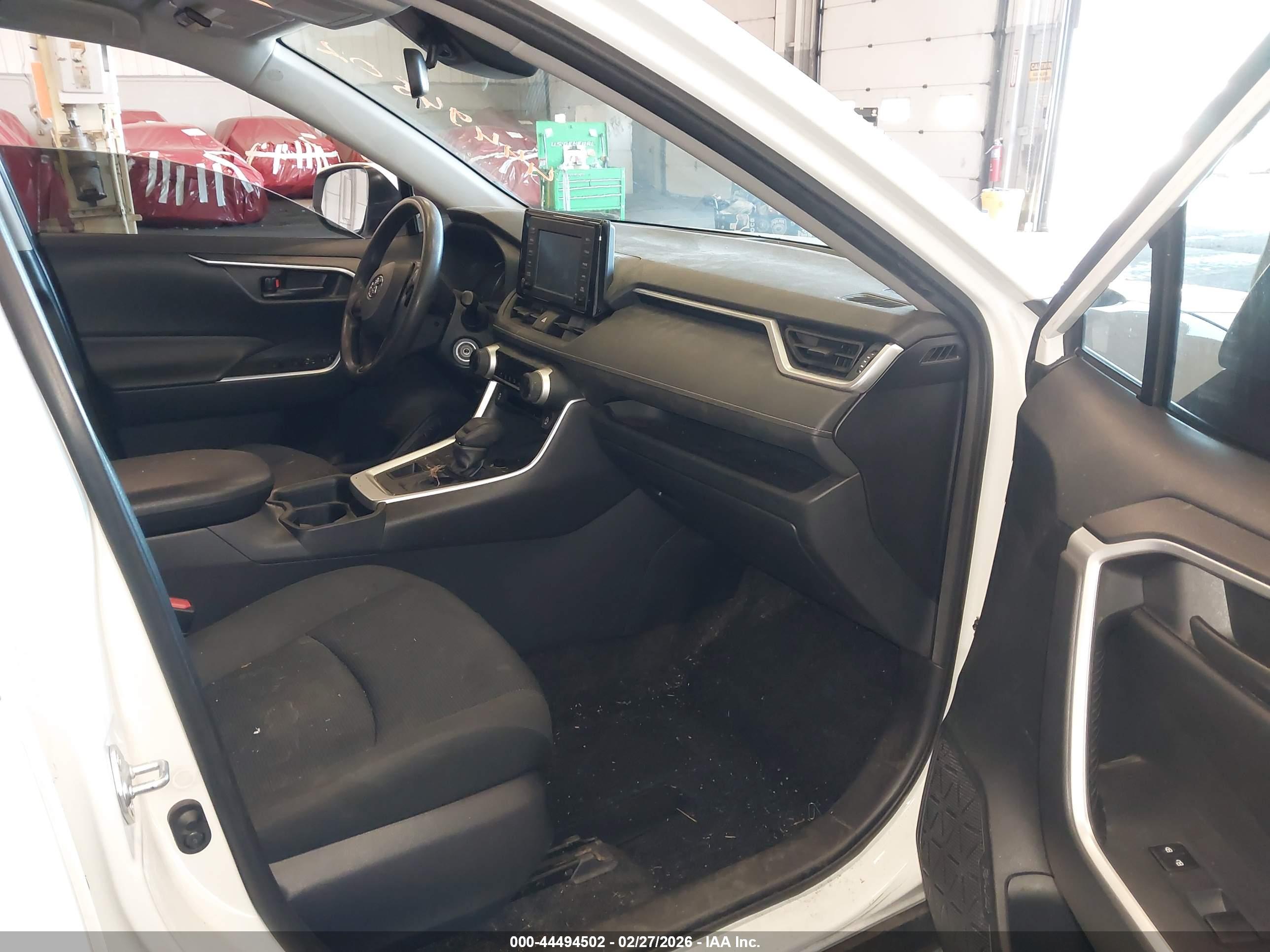 TOYOTA RAV4 image 5