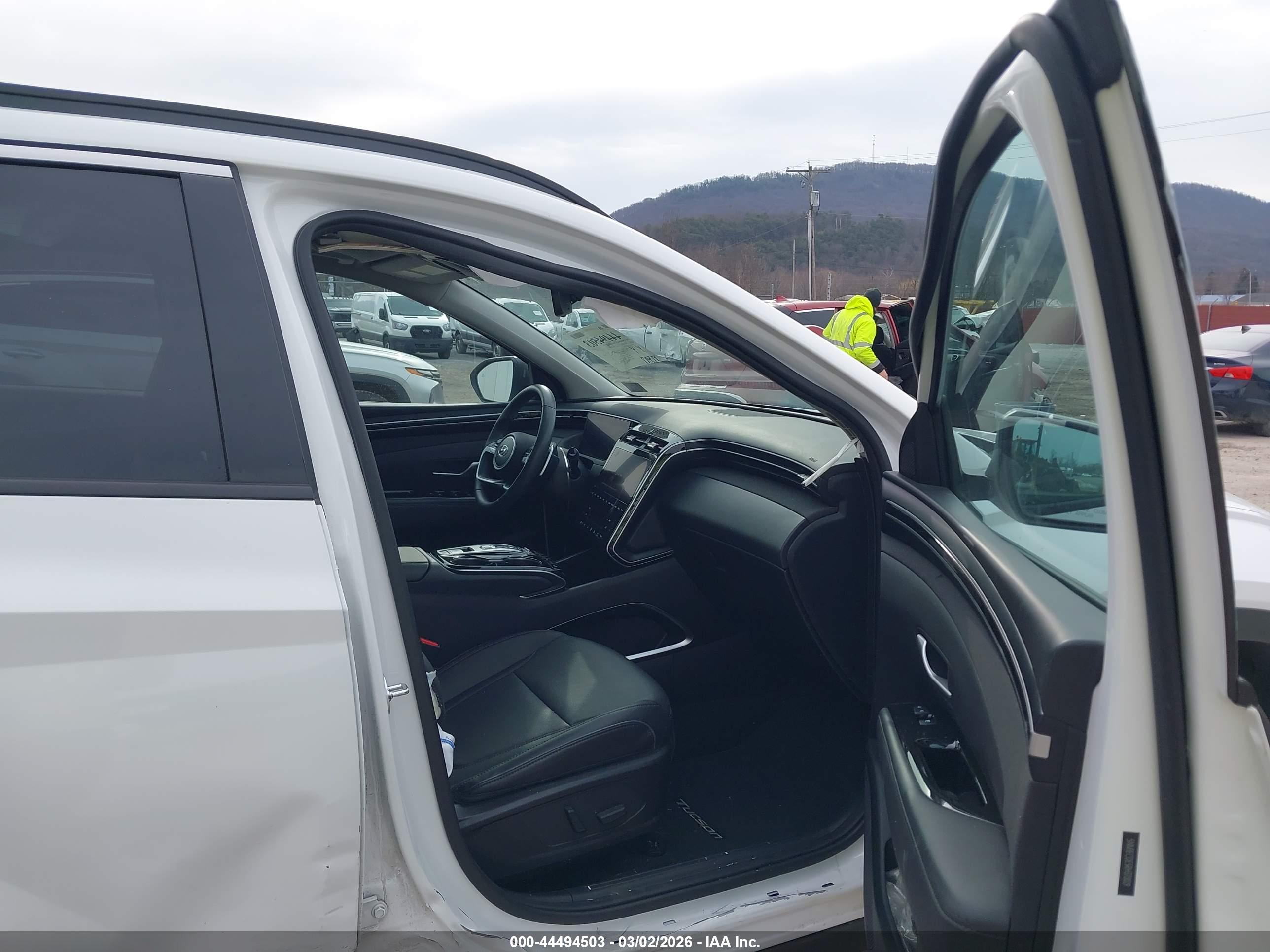 HYUNDAI TUCSON image 5