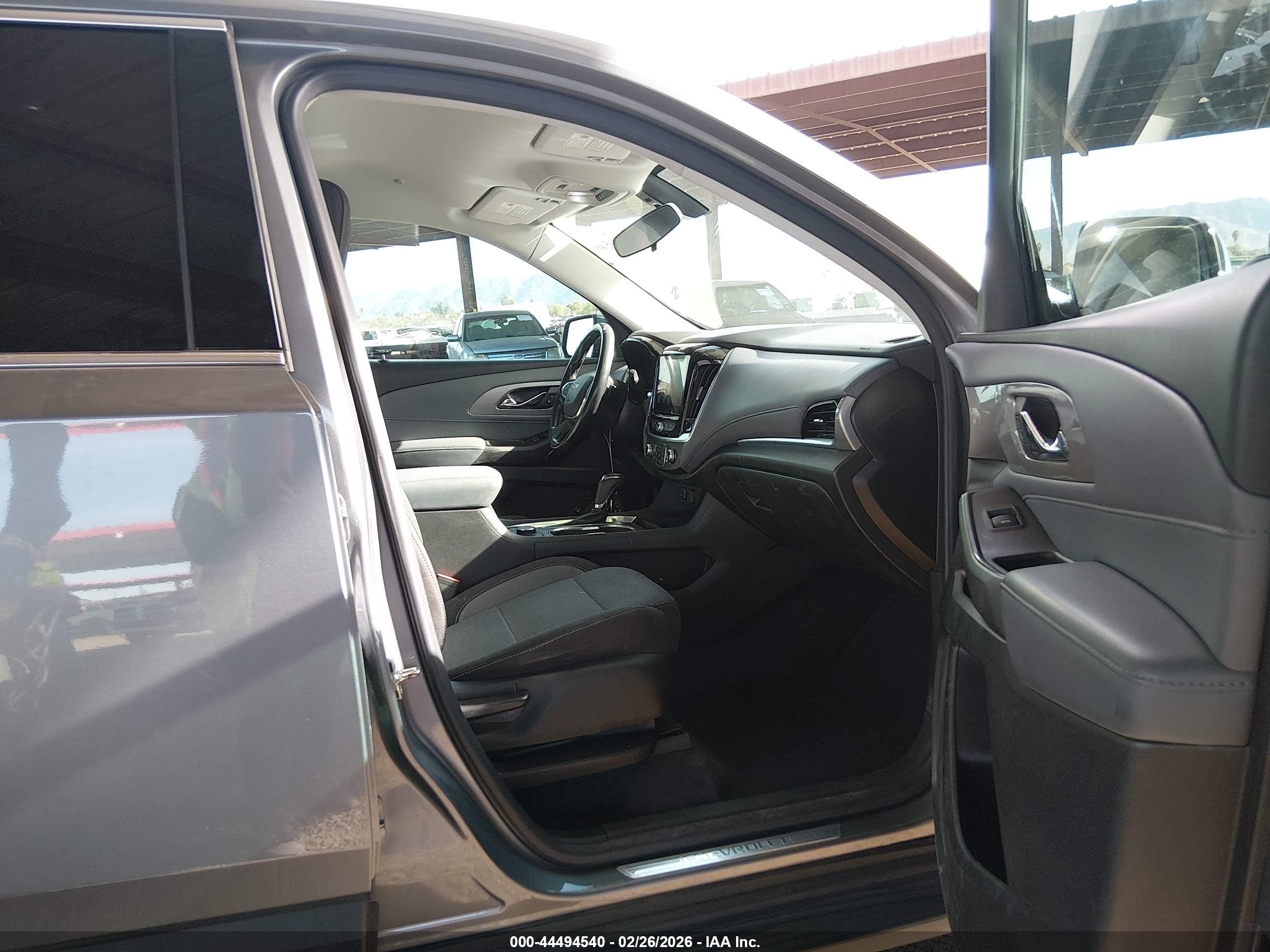 CHEVROLET TRAVERSE image 5
