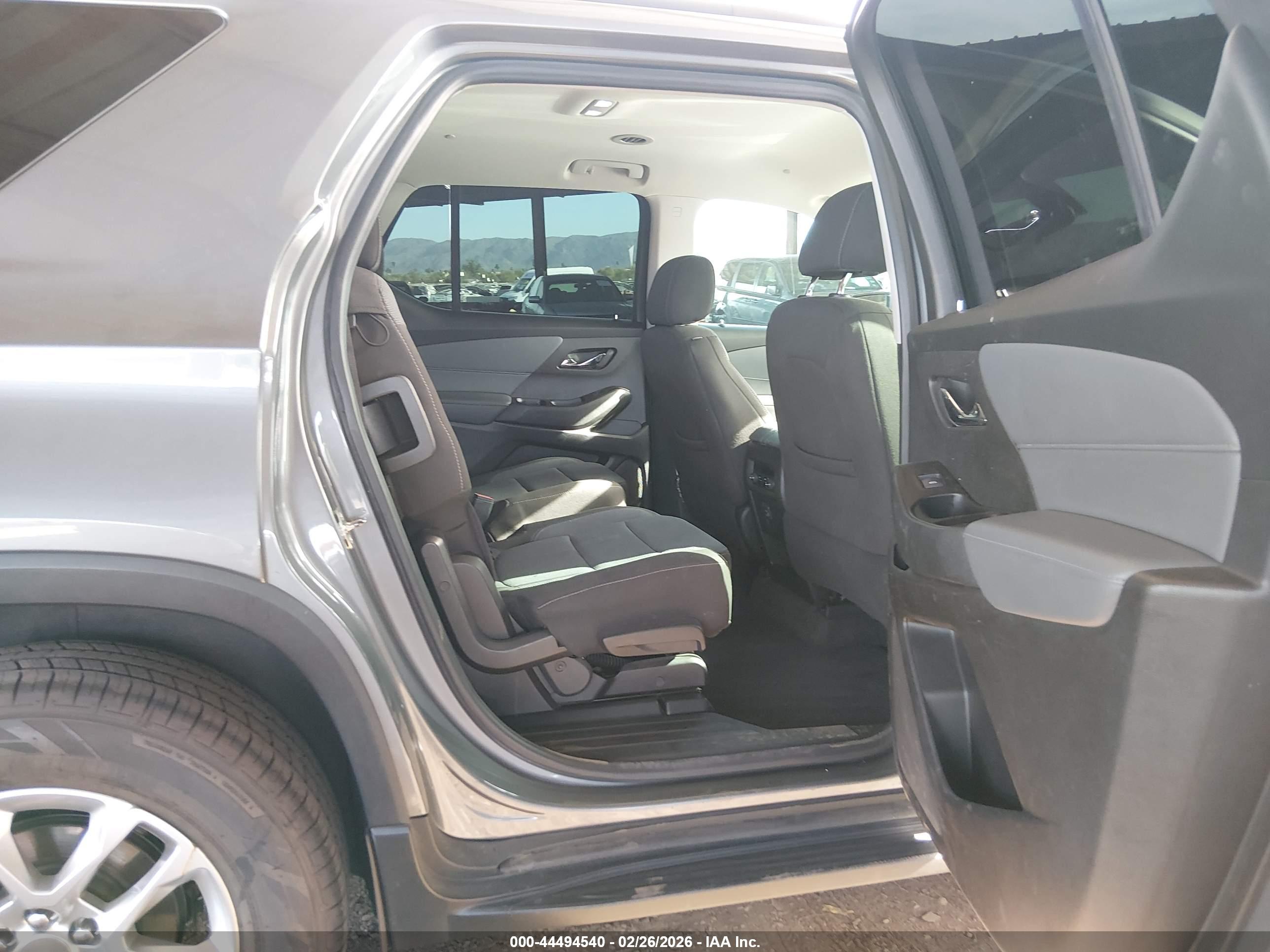 CHEVROLET TRAVERSE image 8
