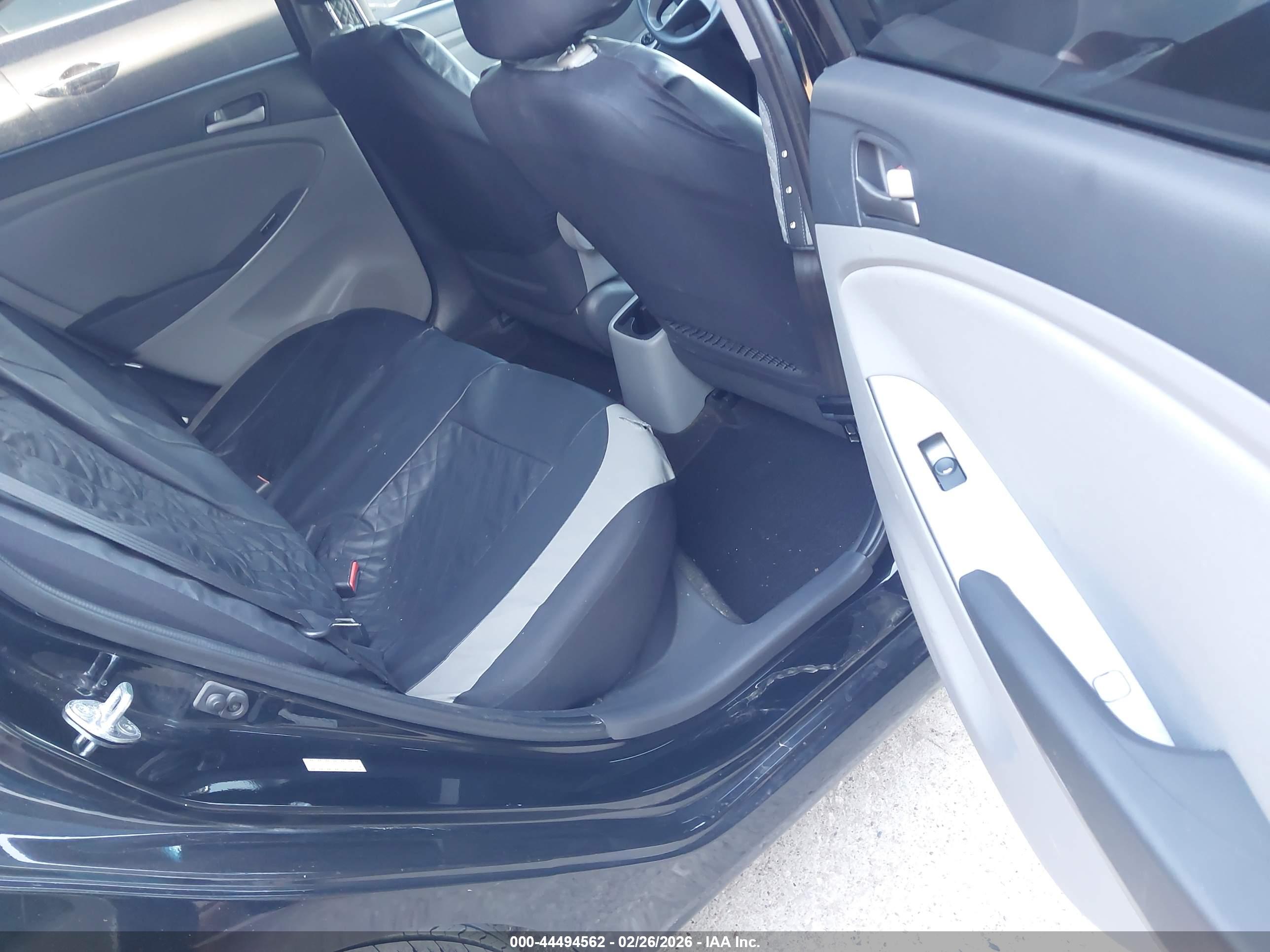 HYUNDAI ACCENT image 8