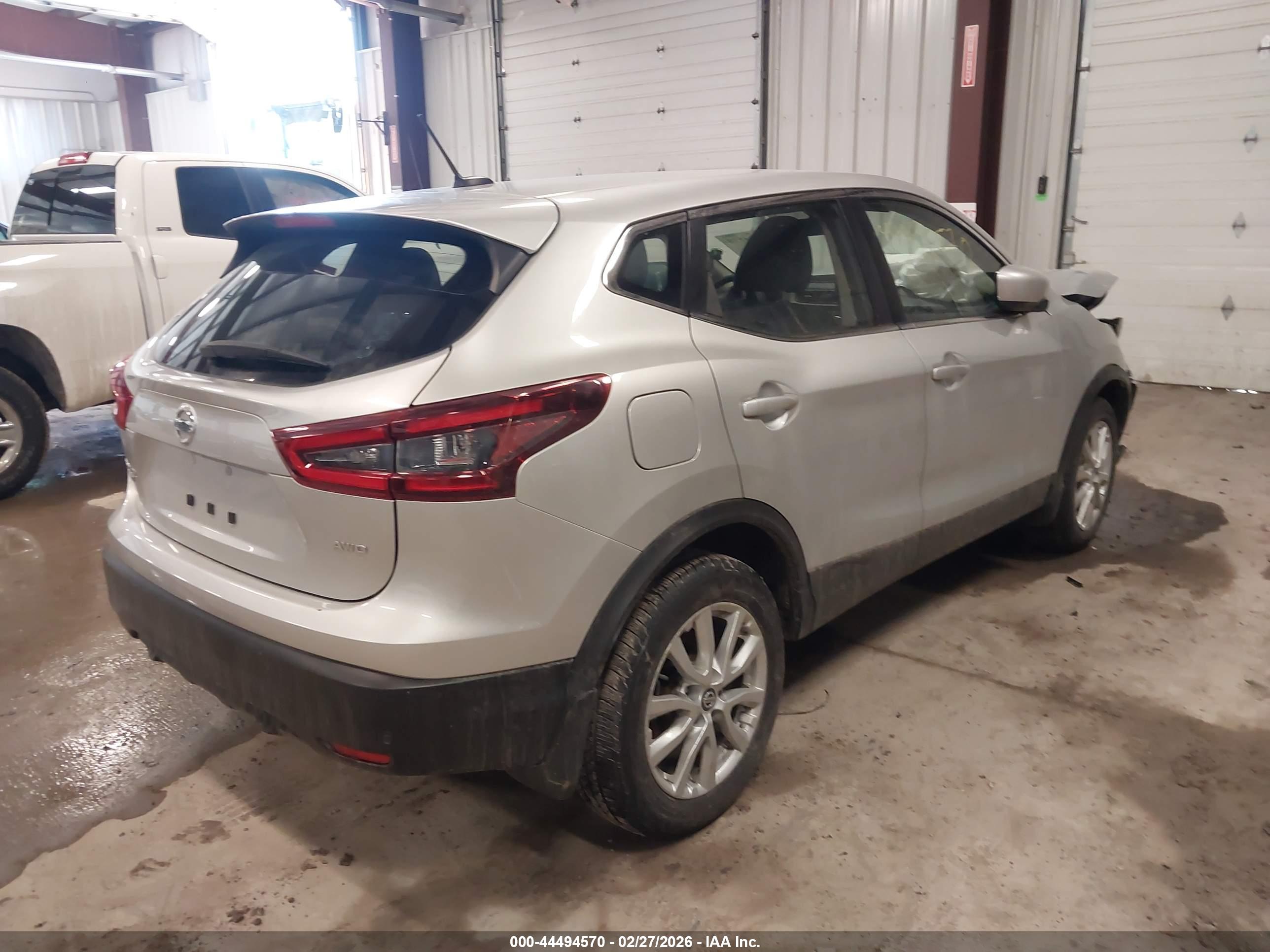 NISSAN ROGUE image 4