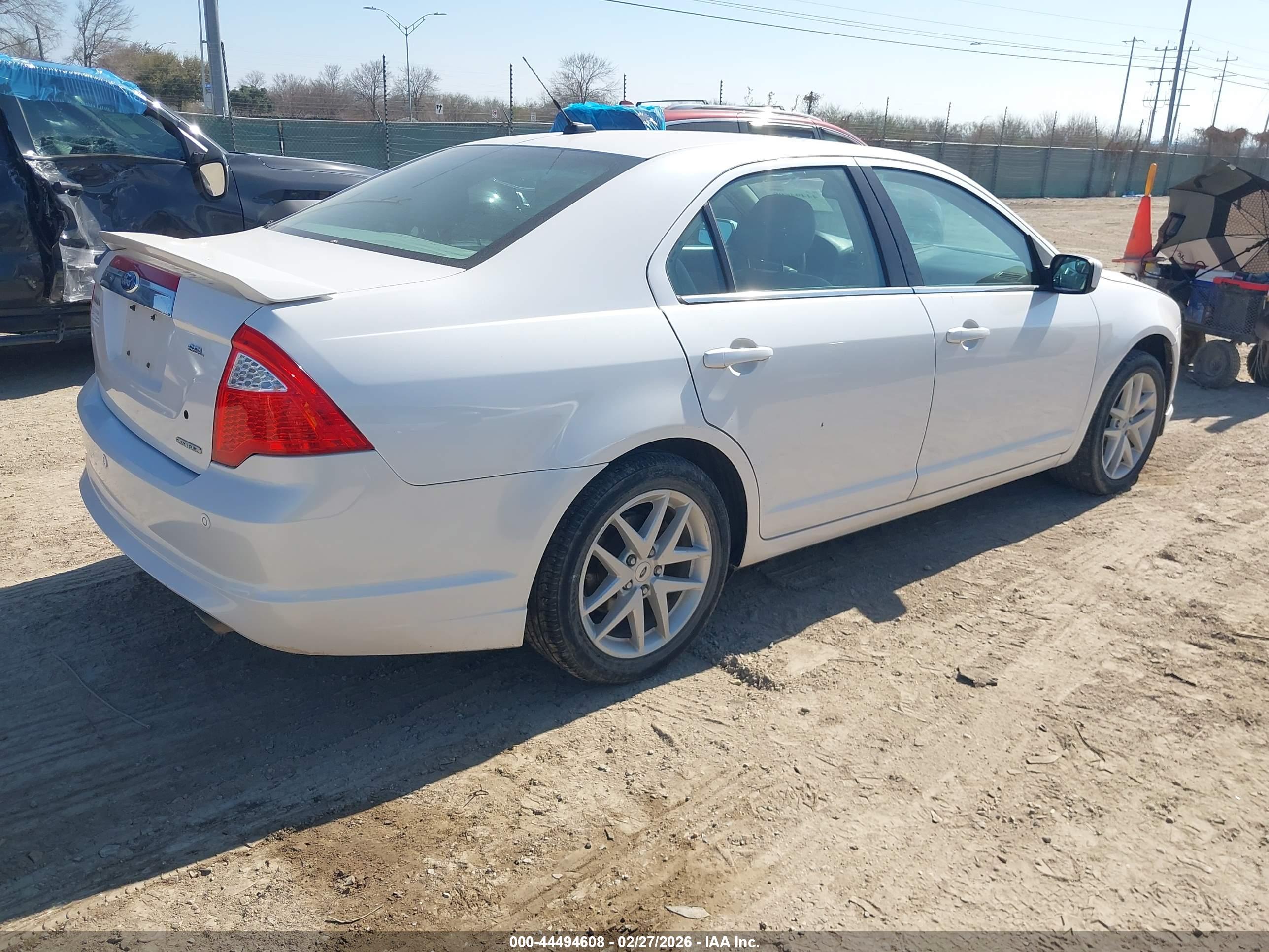 FORD FUSION image 4