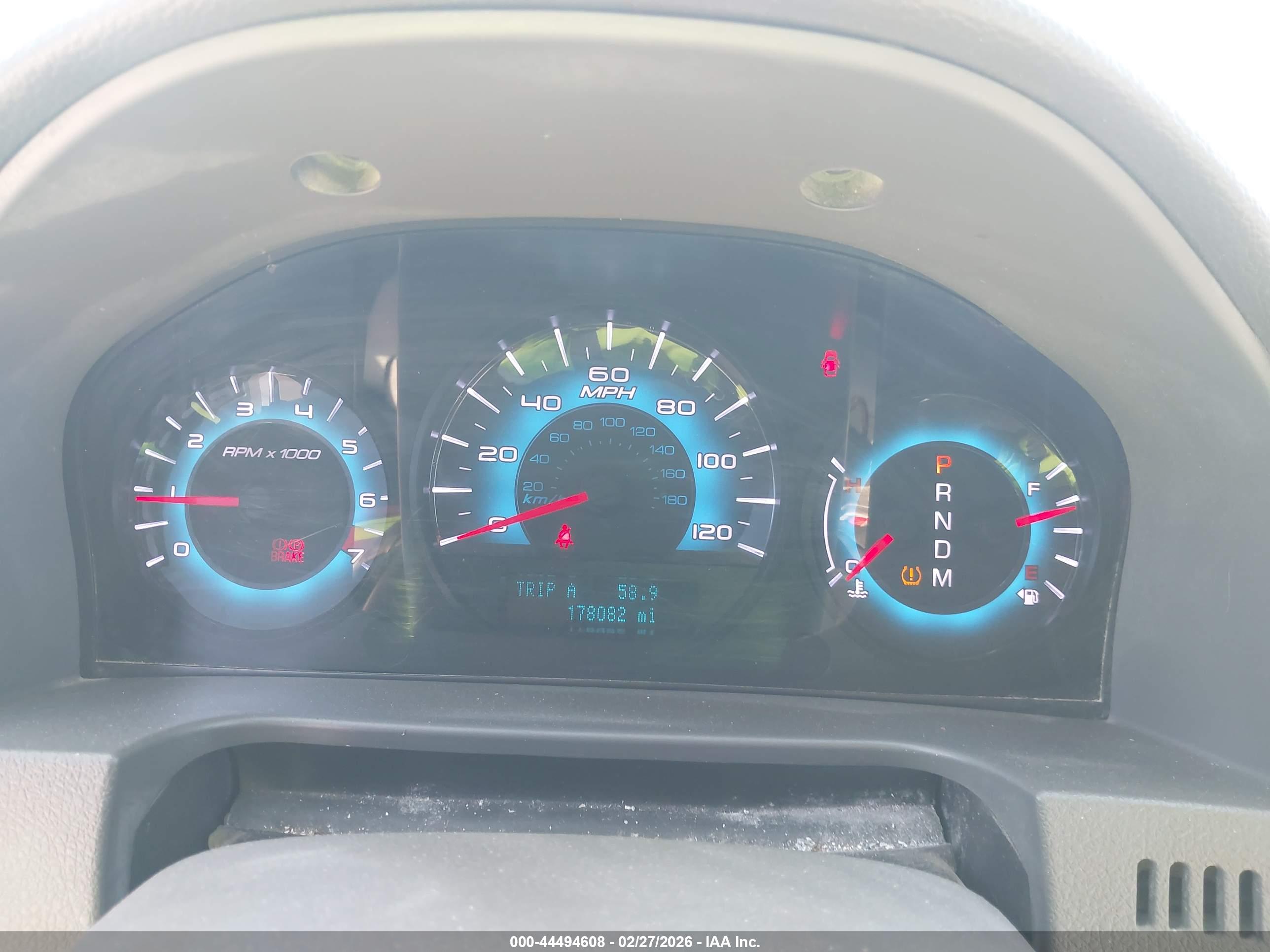 FORD FUSION image 7