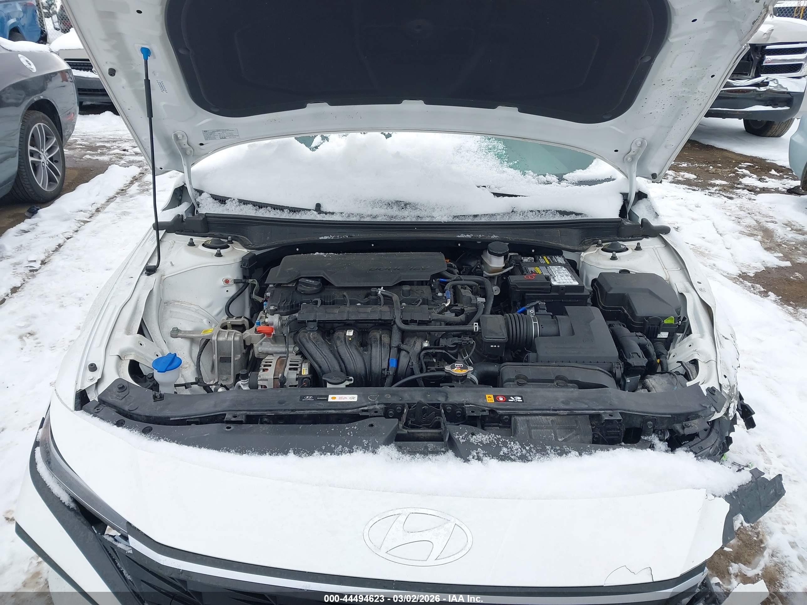 HYUNDAI ELANTRA image 10