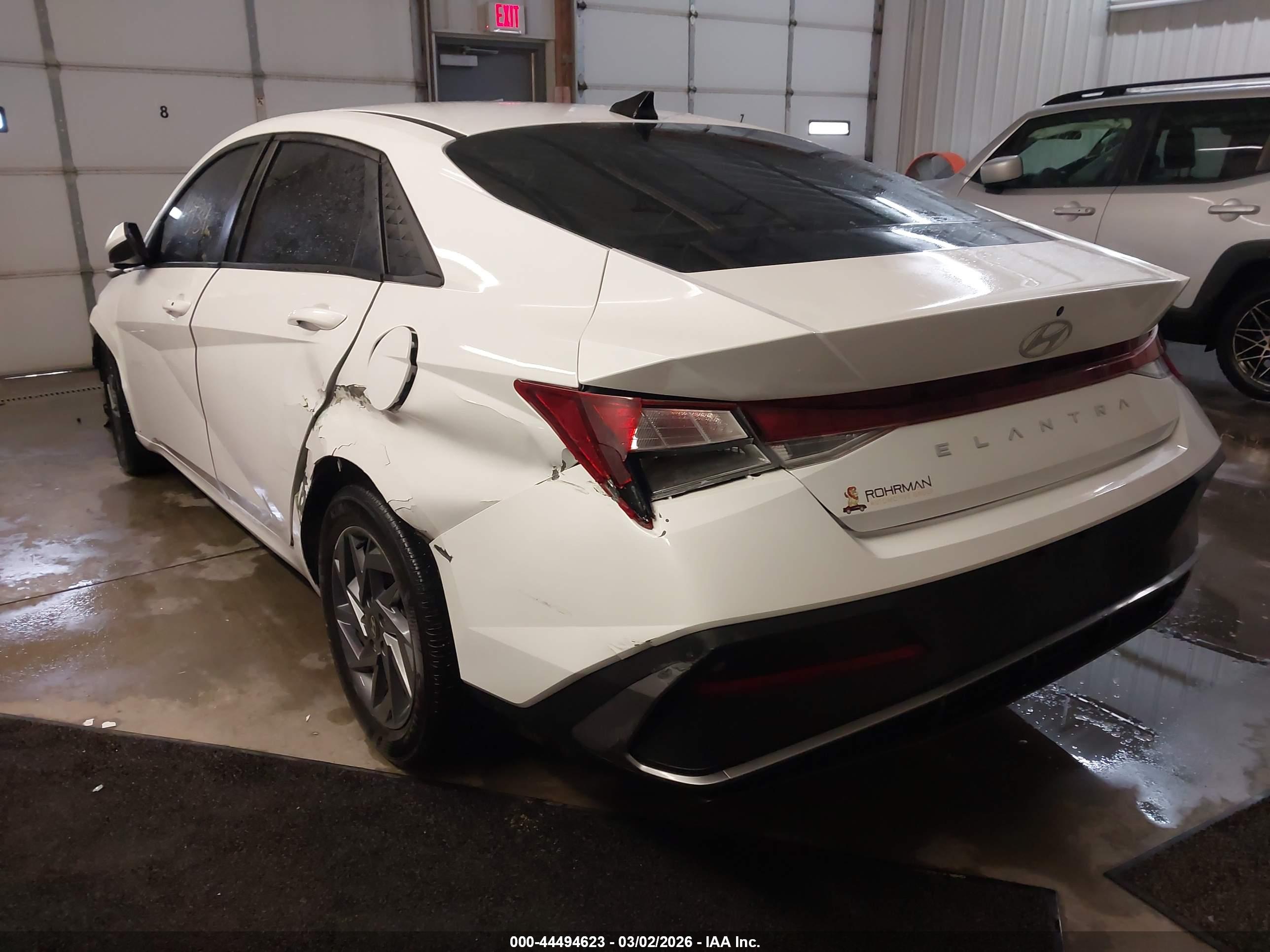 HYUNDAI ELANTRA image 3