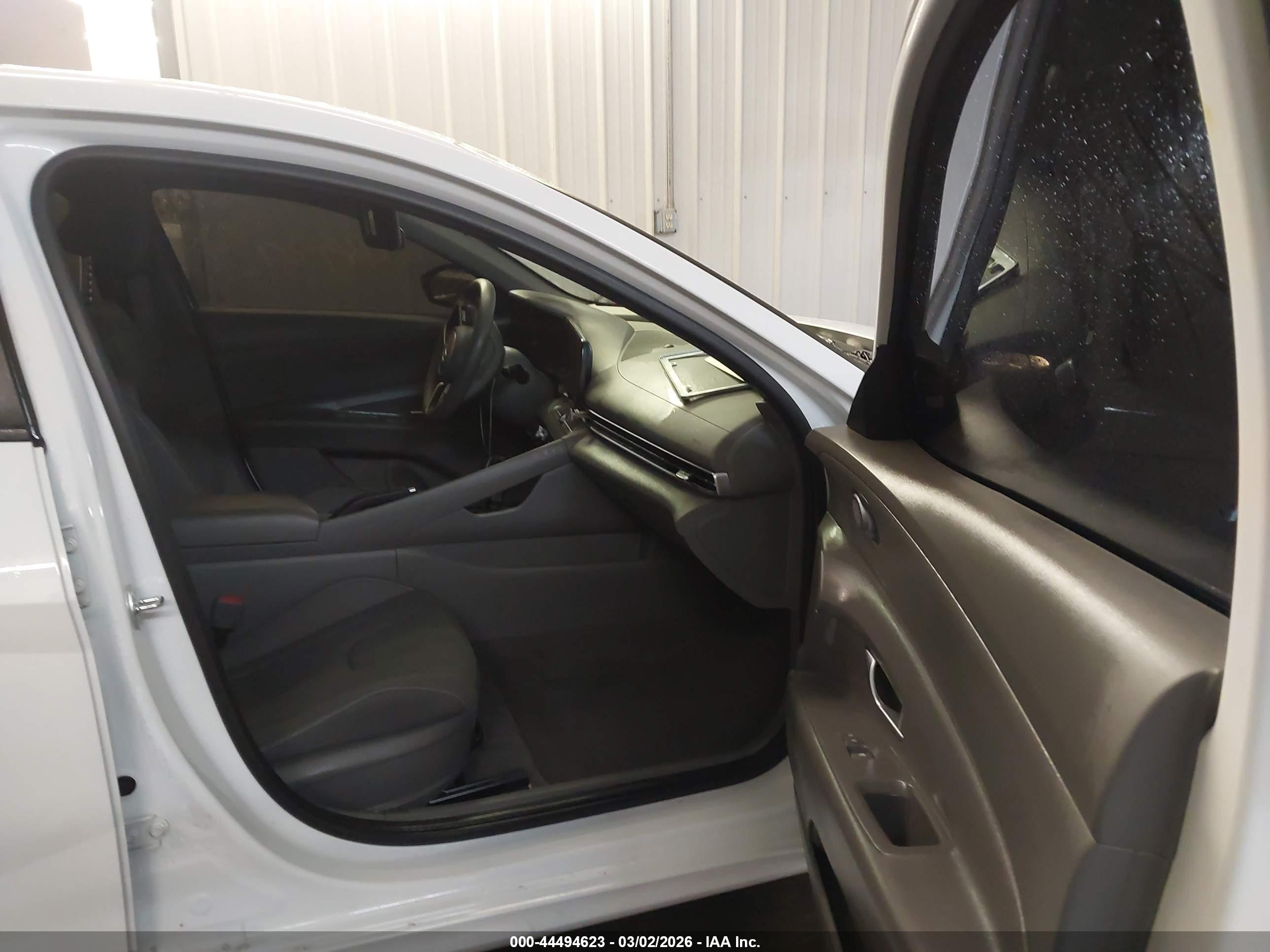 HYUNDAI ELANTRA image 5