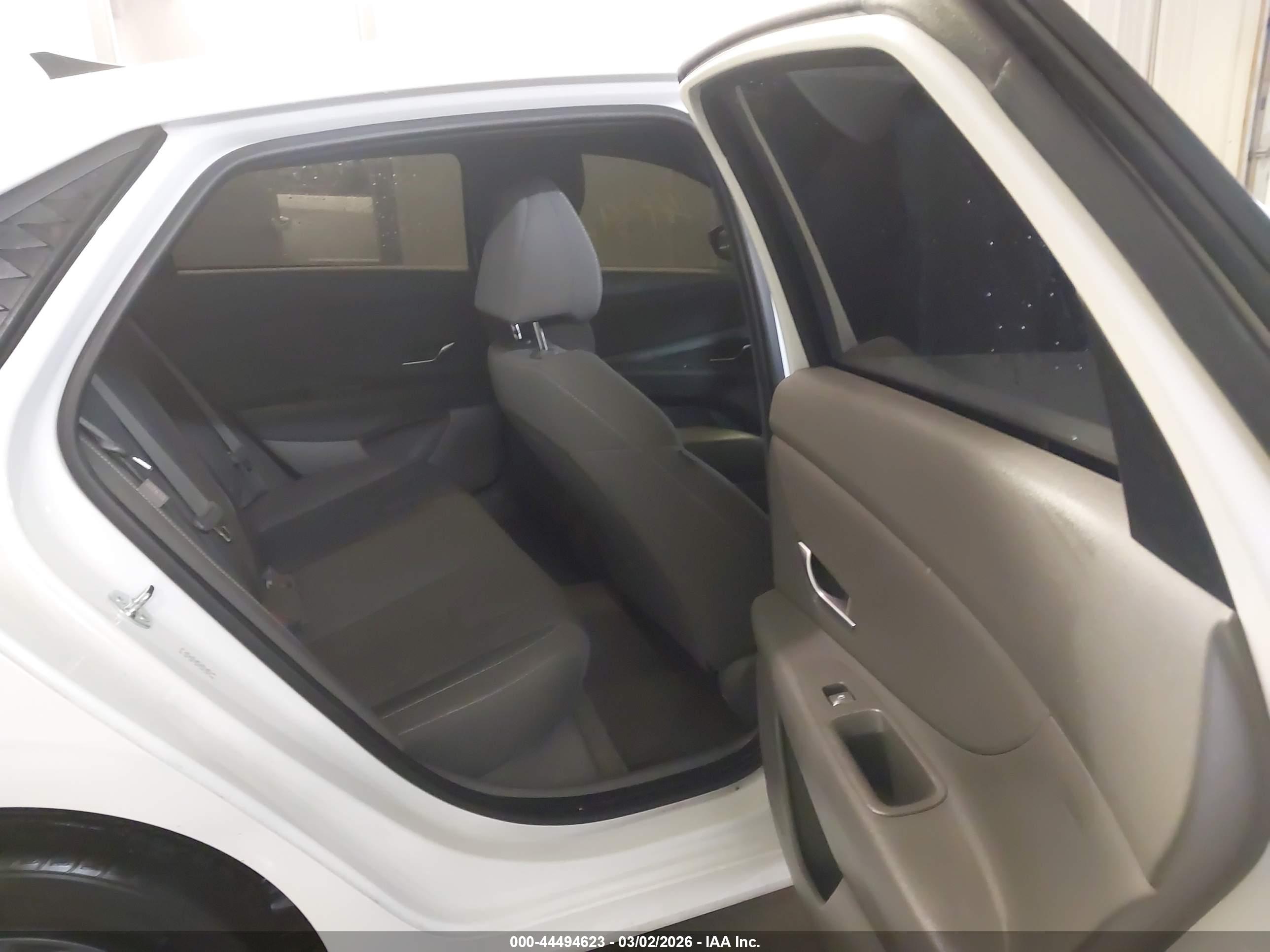 HYUNDAI ELANTRA image 8
